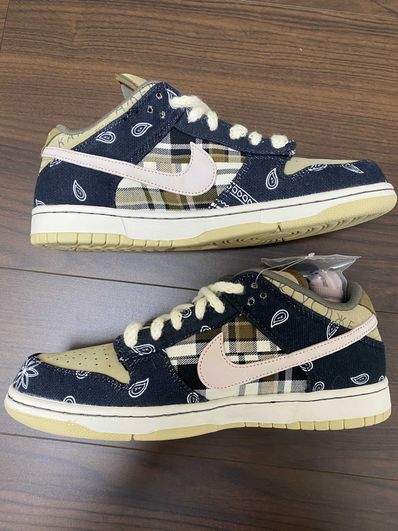 Travis Scott × Nike SB Dunk Low "Black/Parachute Beige"