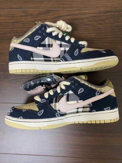 Travis Scott × Nike SB Dunk Low "Black/Parachute Beige"