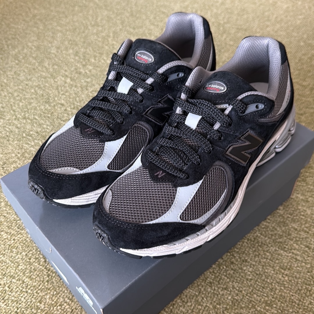 New Balance 2002R "Black/Grey"
