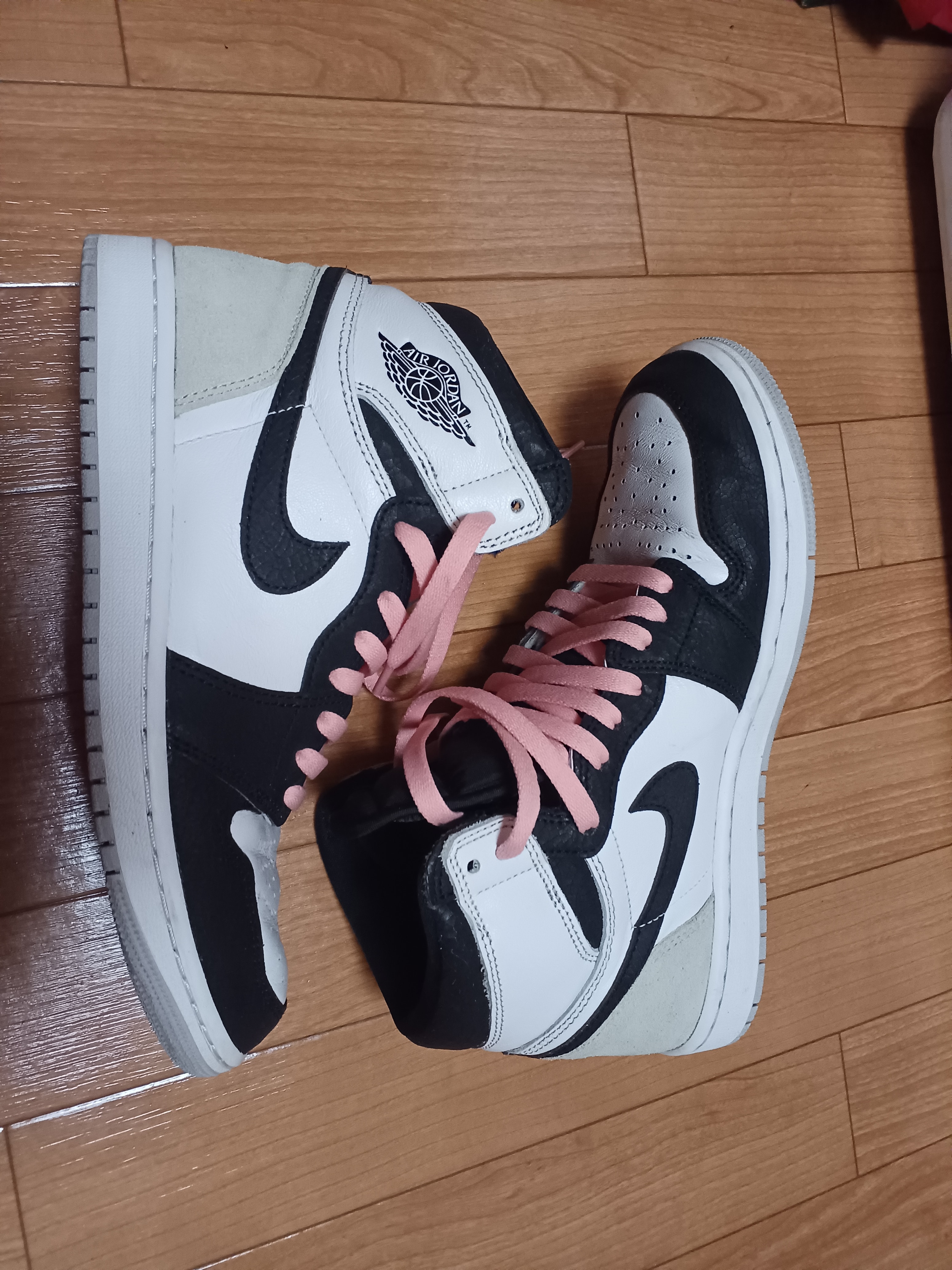 Nike Air Jordan 1 High OG "Bleached Coral"