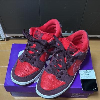 Nike SB Dunk Low "Cherry"