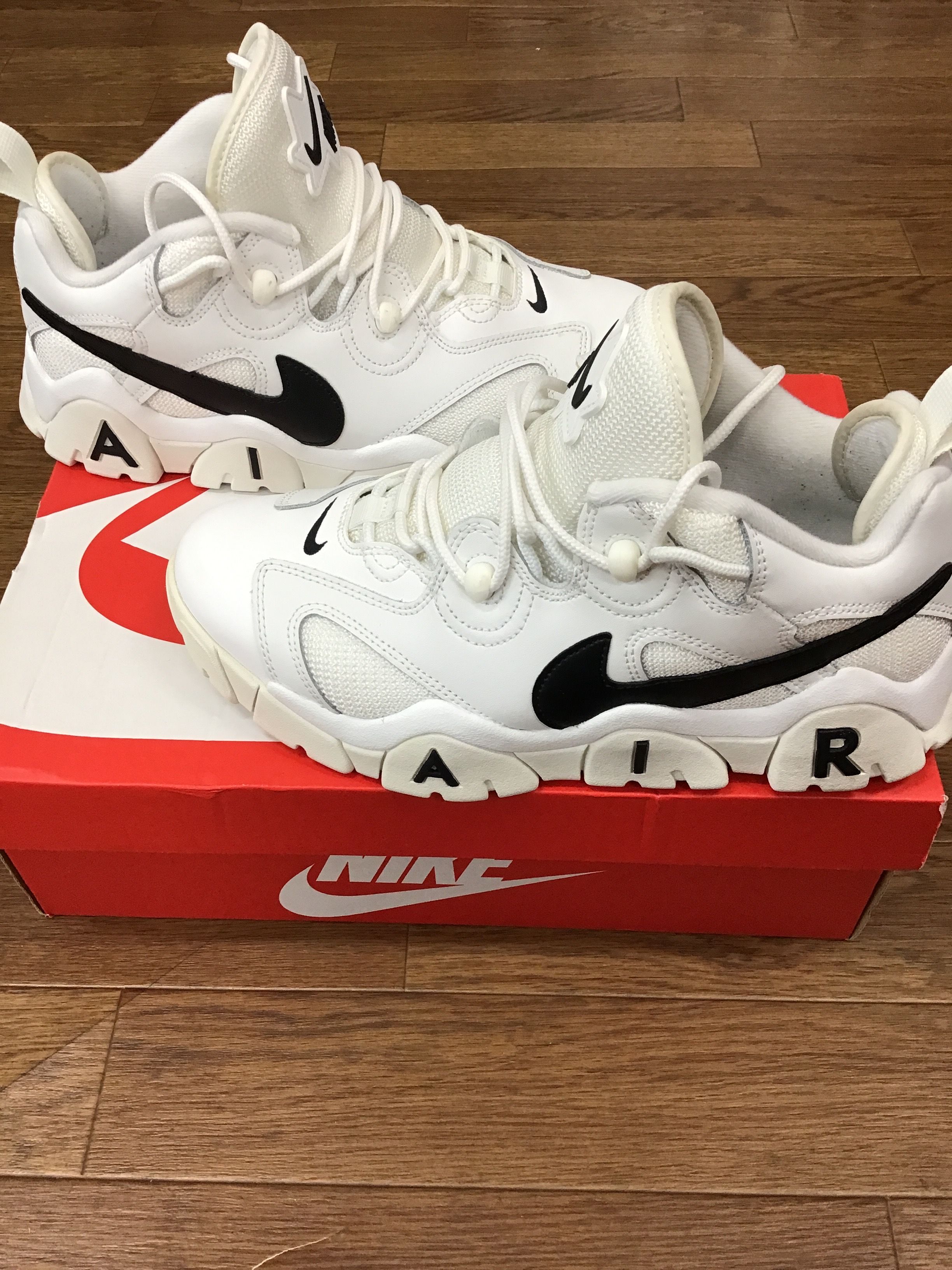 NIKE AIR BARRAGE LOW "WHITE/BLACK"