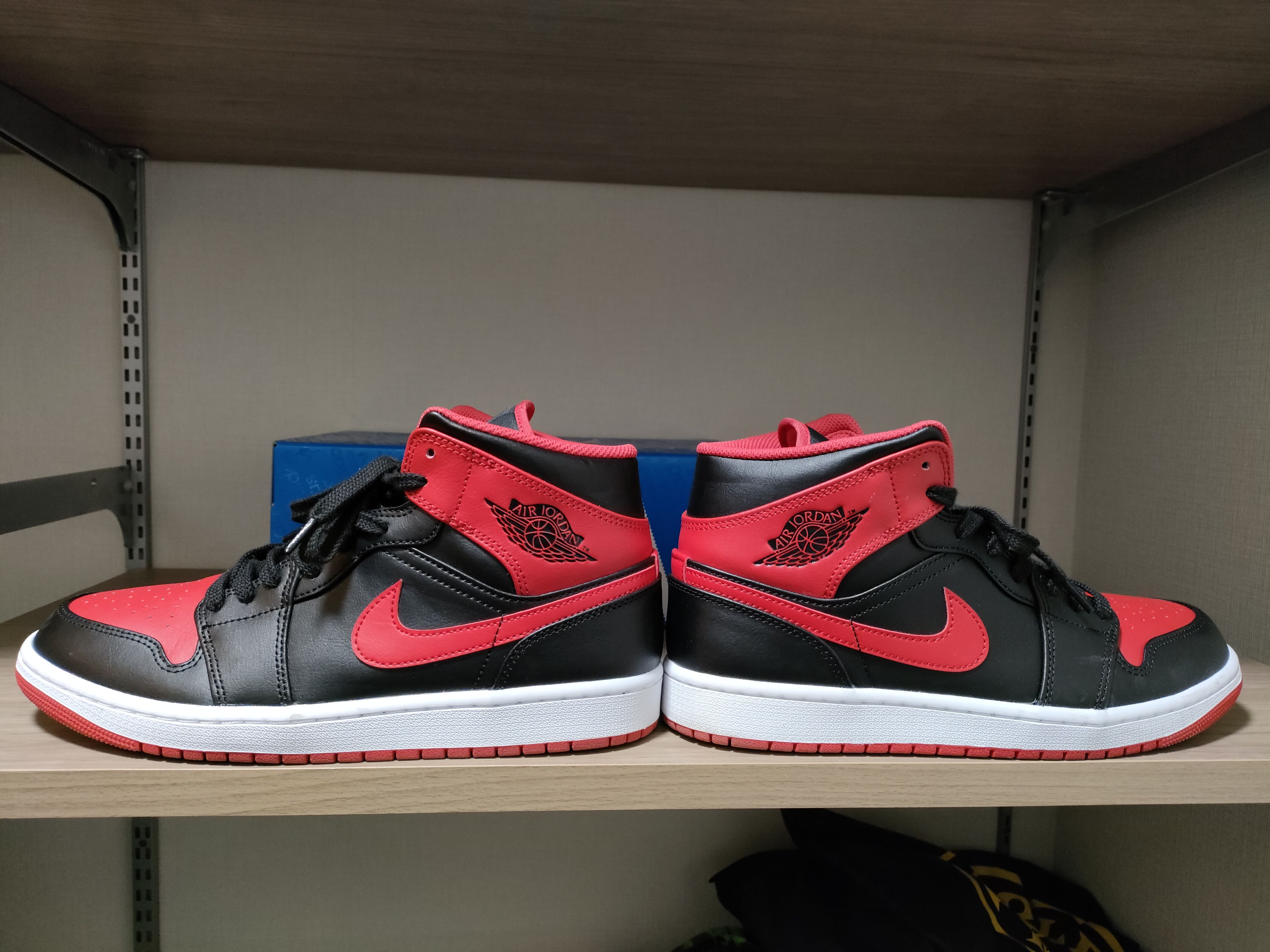 Nike Air Jordan 1 Mid "Bred Toe"