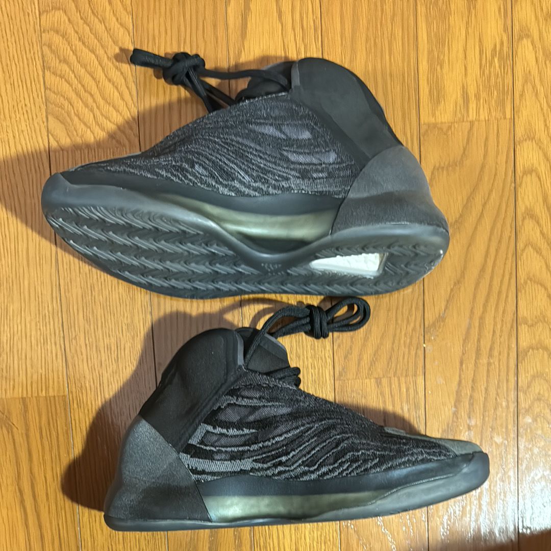 ADIDAS YEEZY Quantum "Onyx"