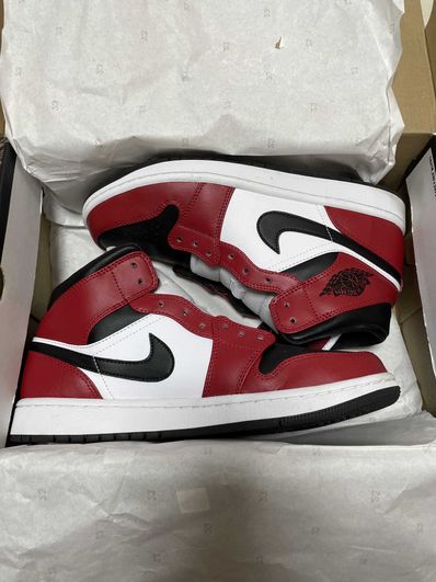 Nike Air Jordan 1 Mid "Chicago Black Toe"