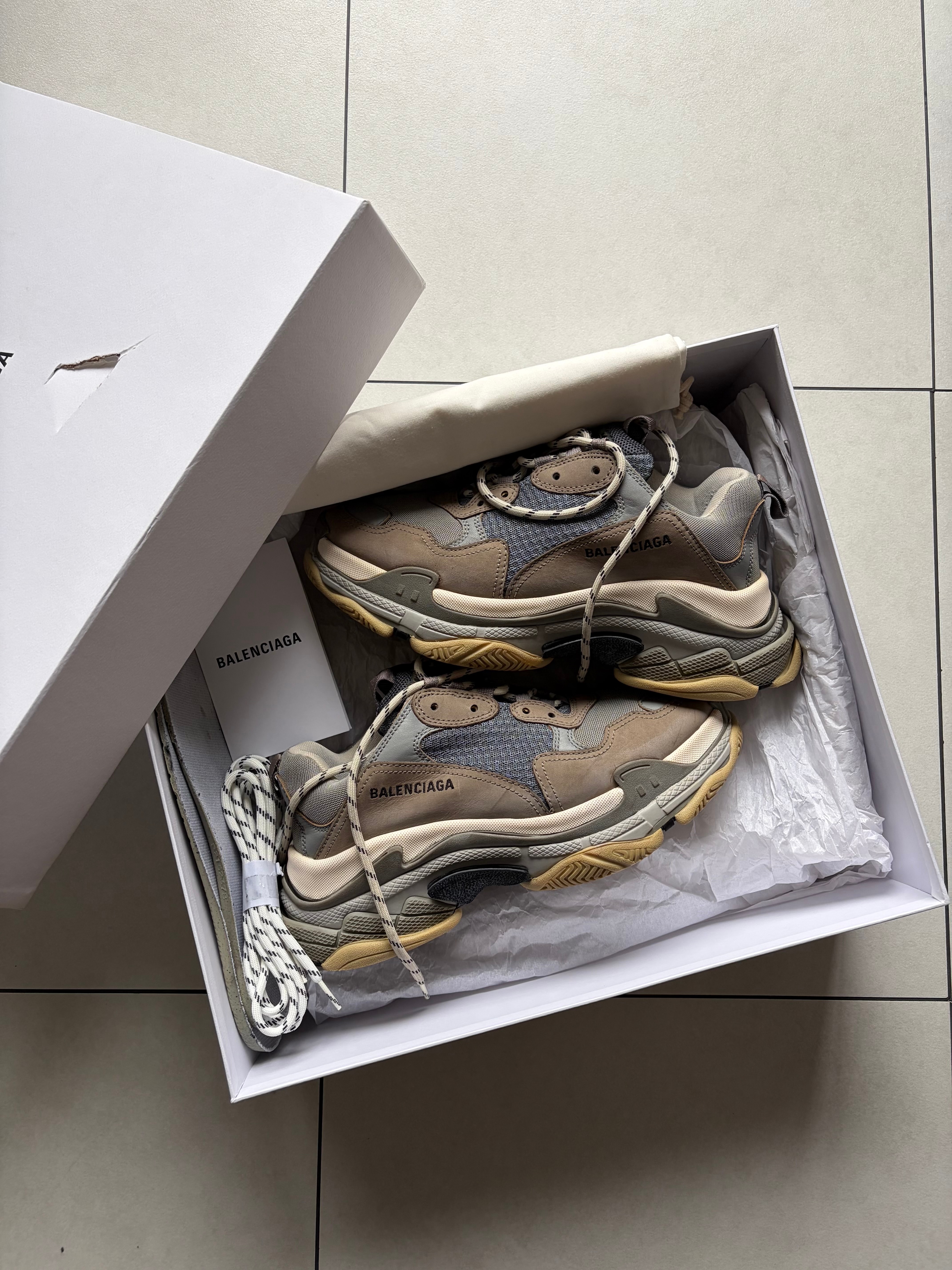 BALENCIAGA Triple S "Black/Red"