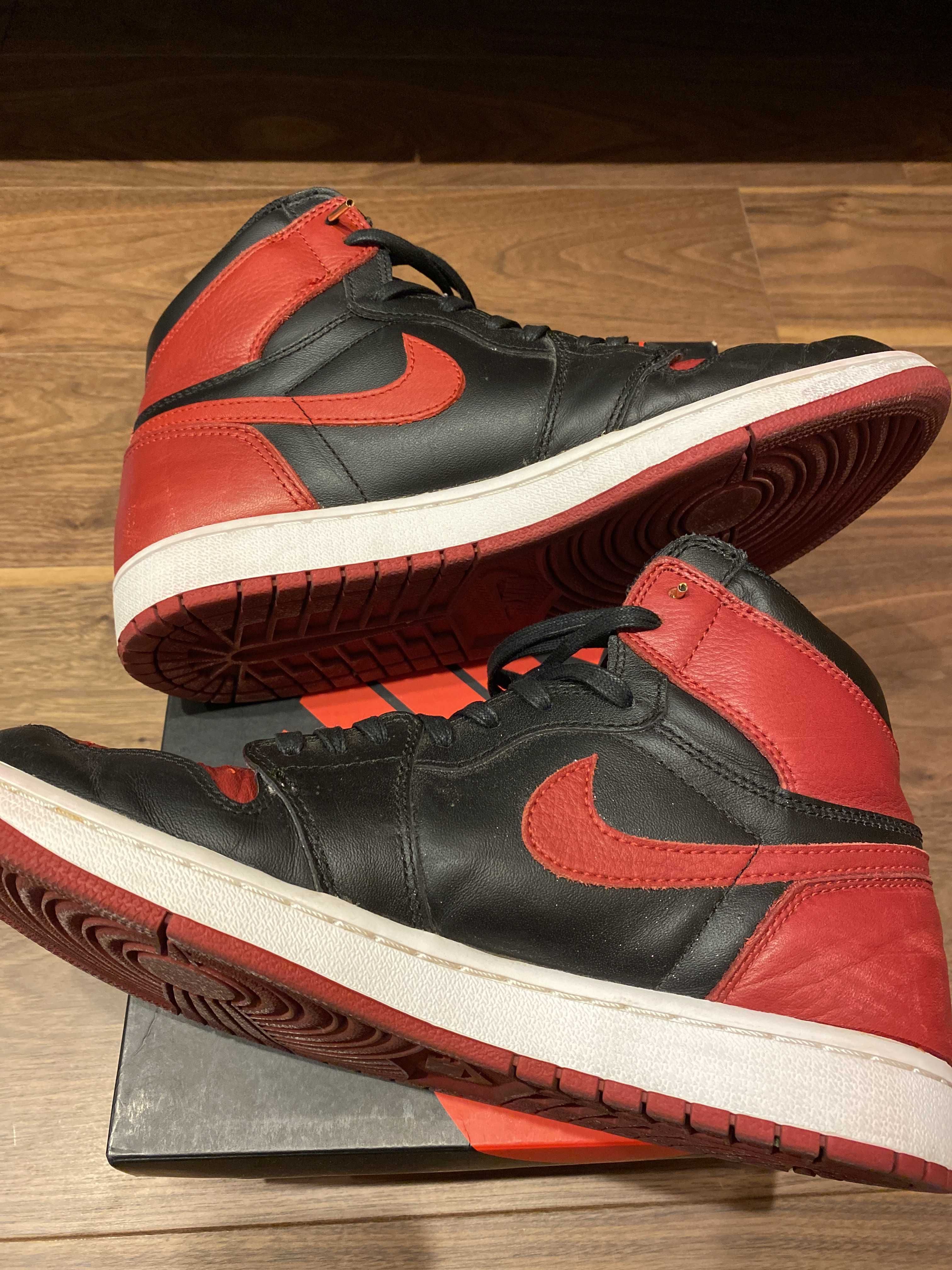 Nike Air Jordan 1 Retro High OG "Bred/Banned" (2016)