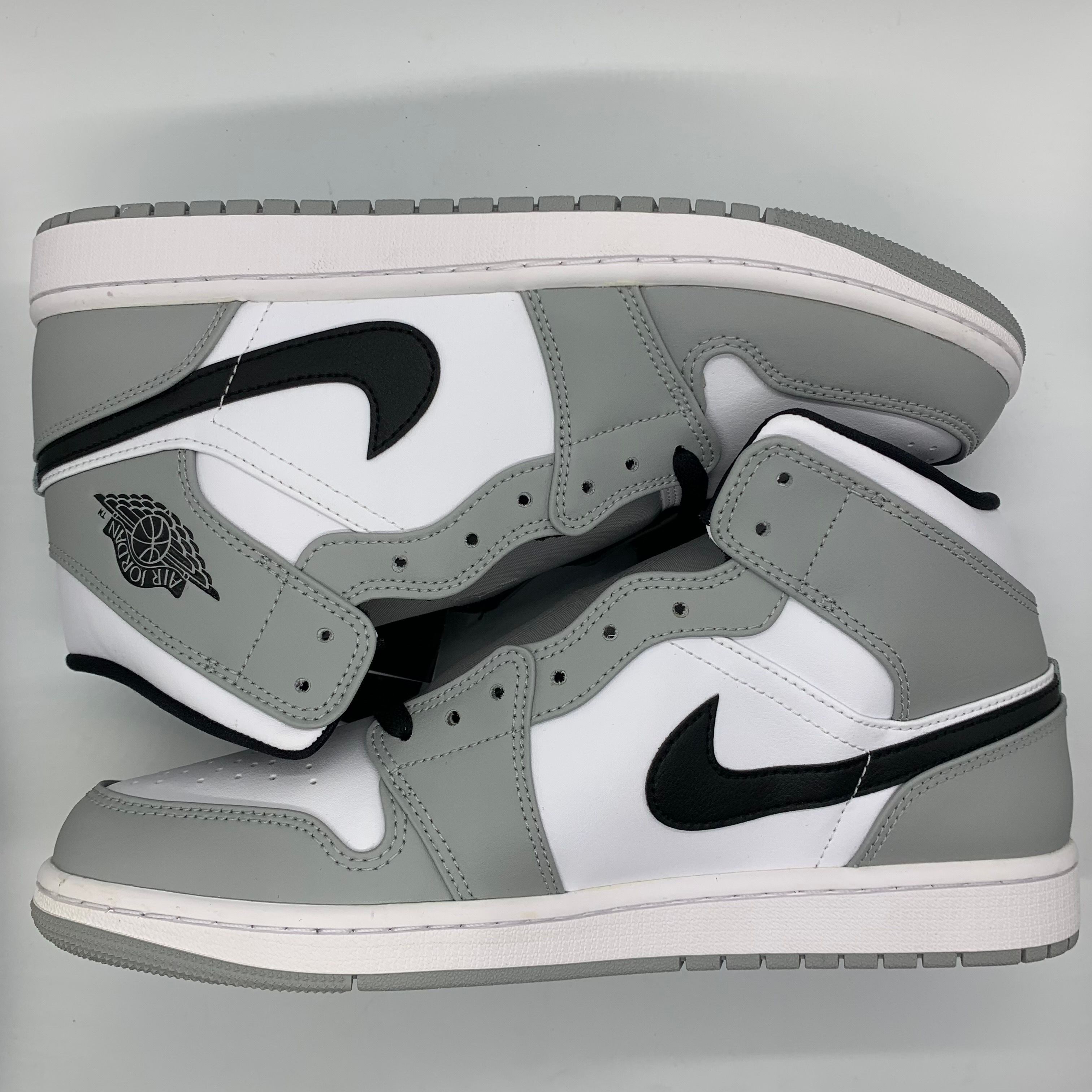 Nike Air Jordan 1 Mid "Light Smoke Grey/White/Black"