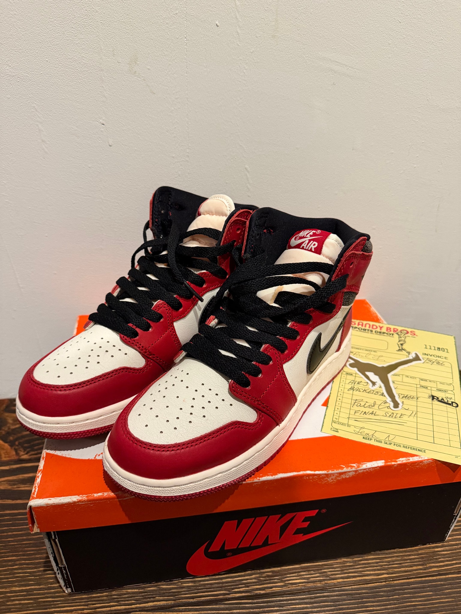 Nike Air Jordan 1 High OG "Lost & Found/Chicago"
