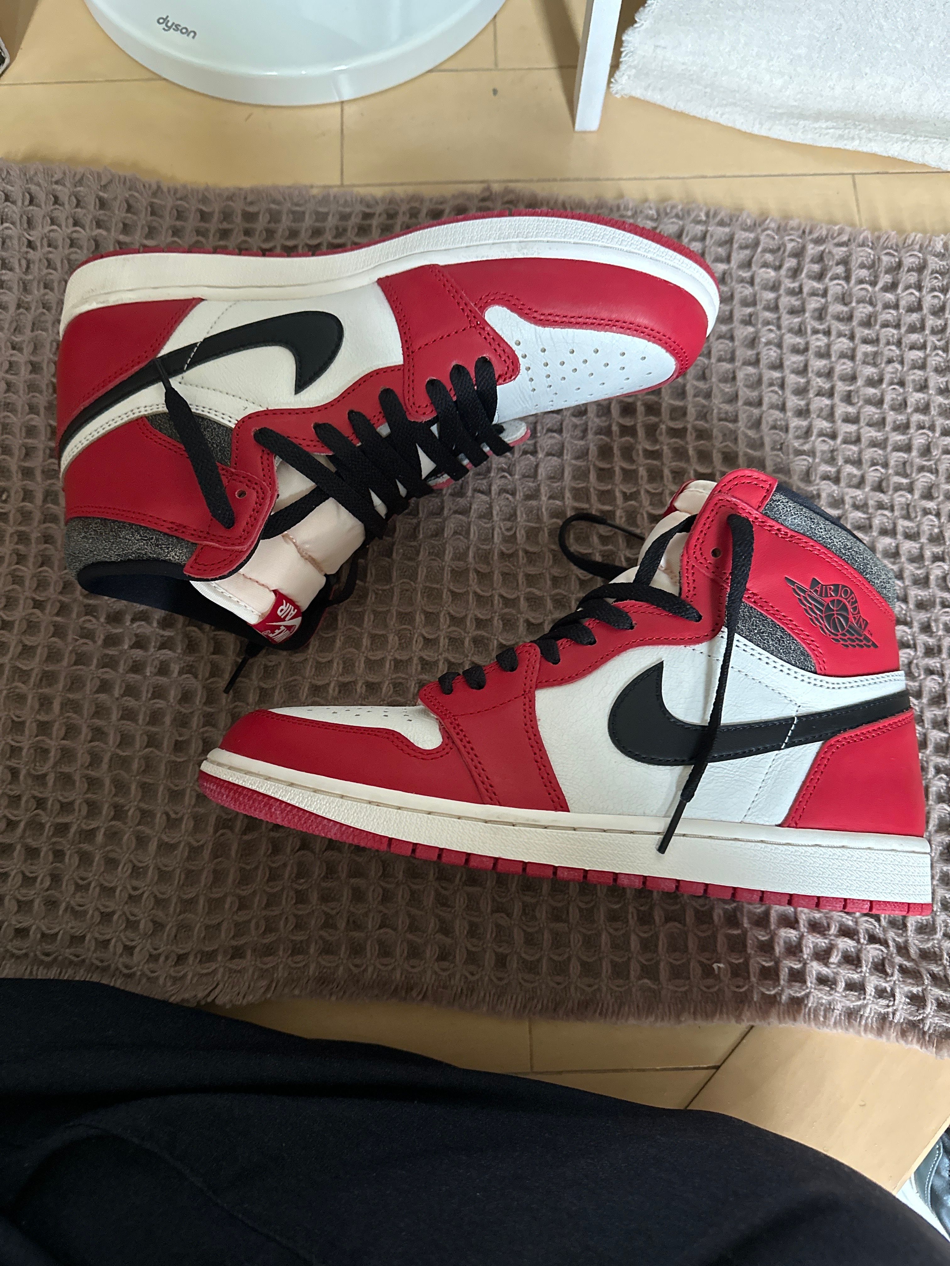 Nike Air Jordan 1 High OG "Lost & Found/Chicago"