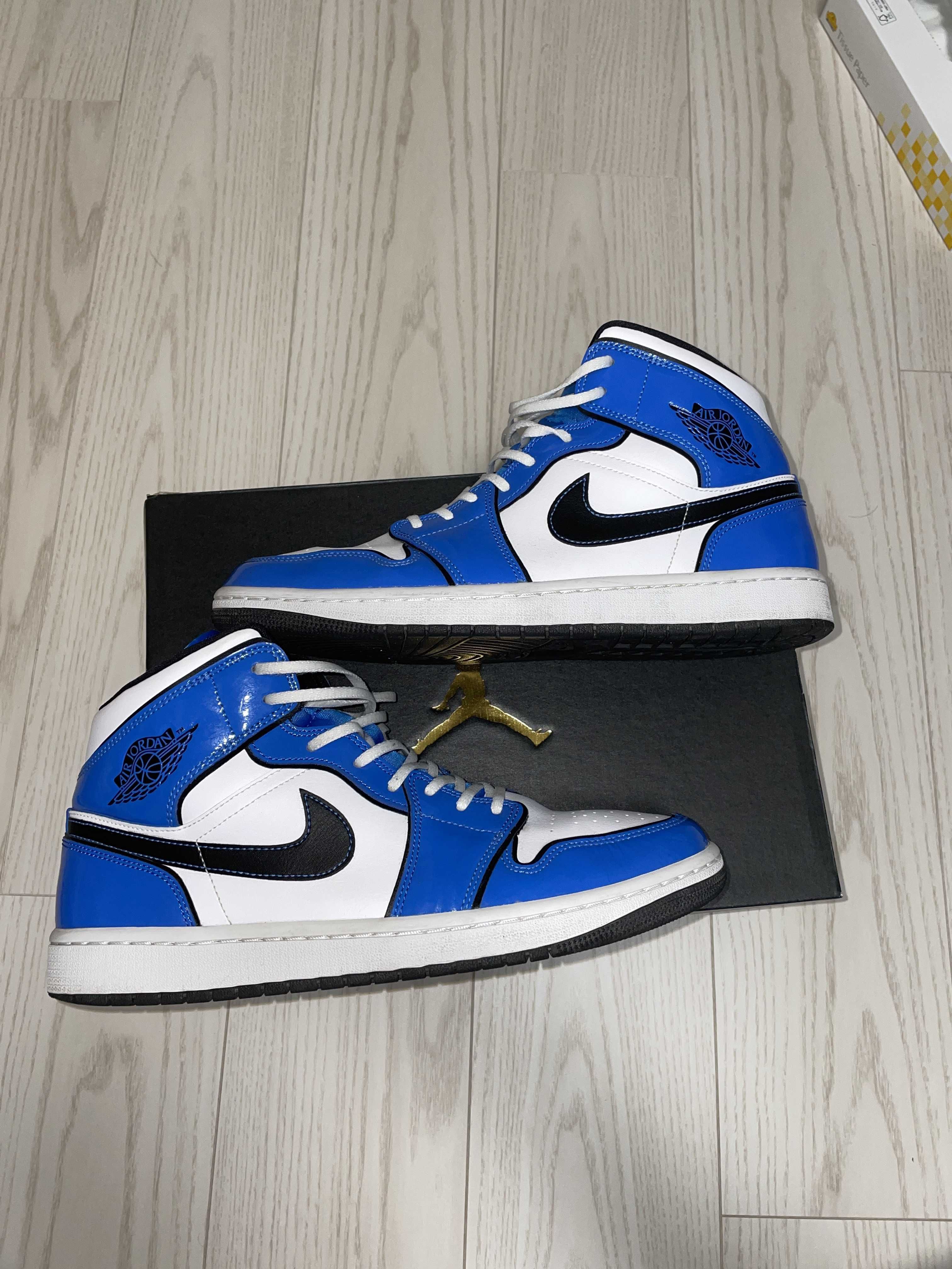 Nike Air Jordan 1 Mid SE "Signal Blue"