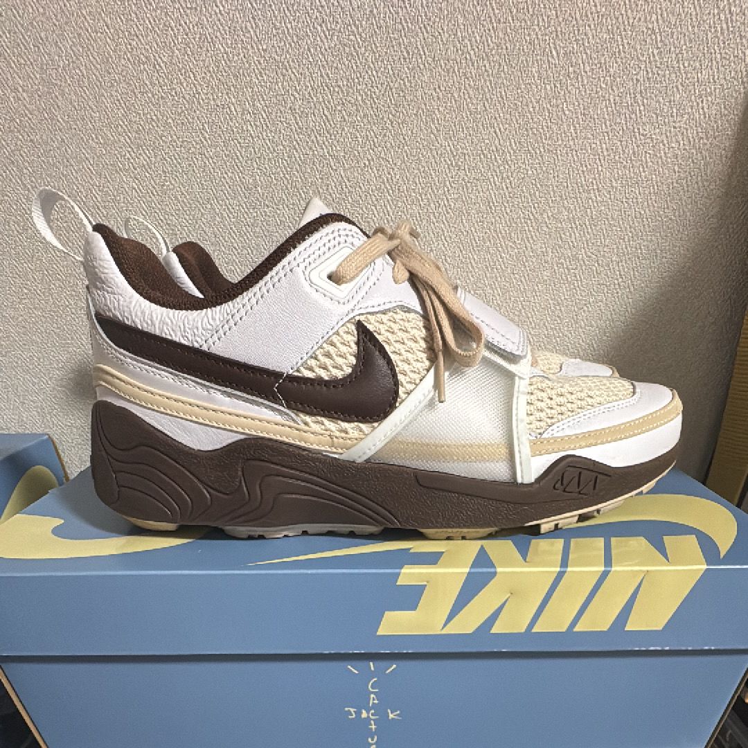 Travis Scott × Nike Zoom Field Jaxx "White and Light Chocolate"