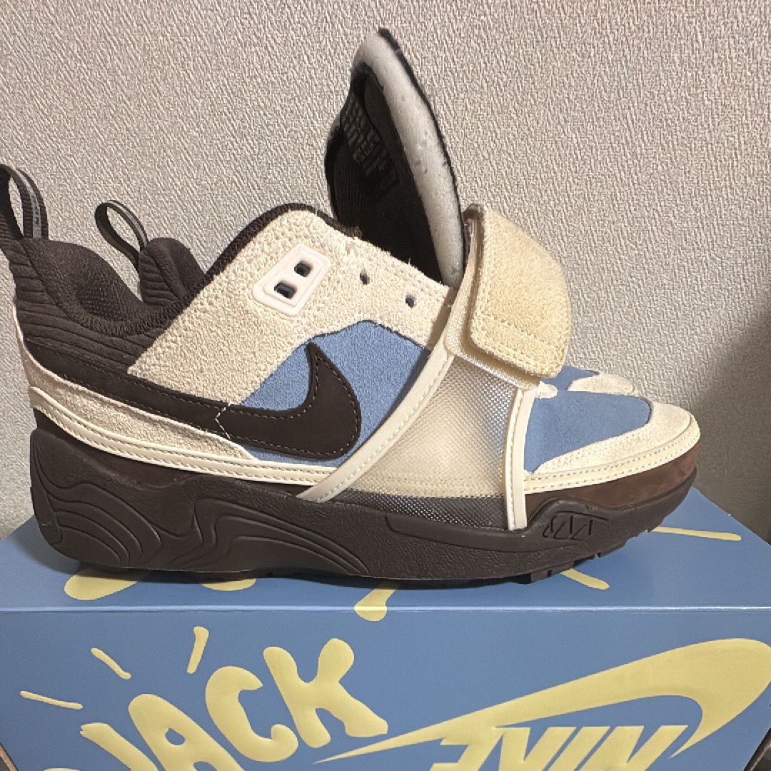 Travis Scott × Nike Zoom Field Jaxx "Pale Ivory and Leche Blue"