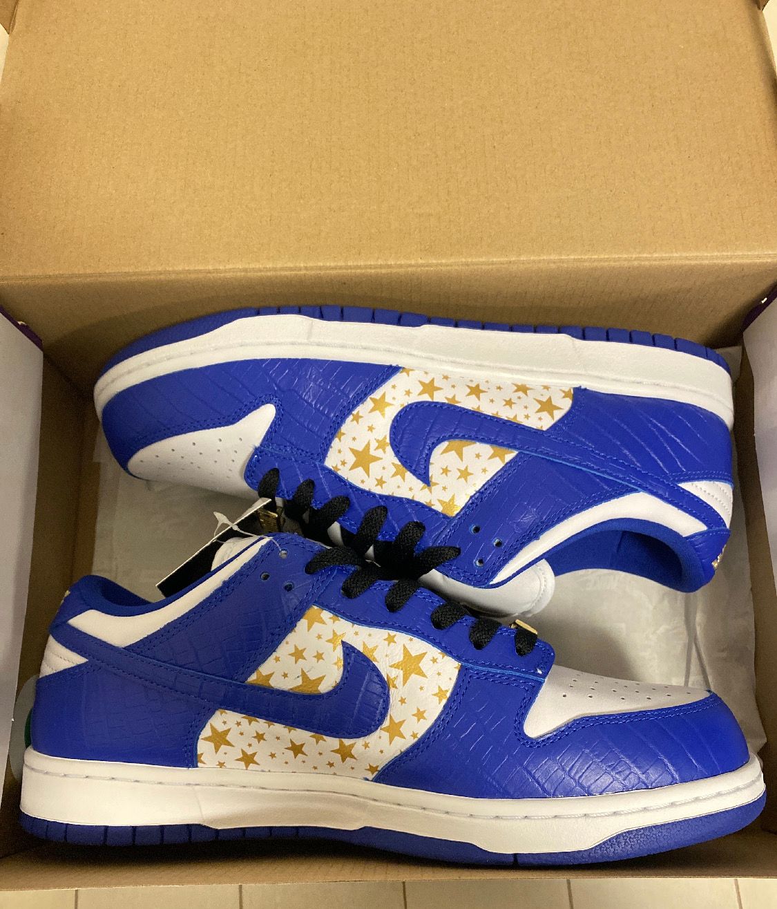 Supreme × Nike SB Dunk Low OG QS Gold Stars "White/Hyper Blue"