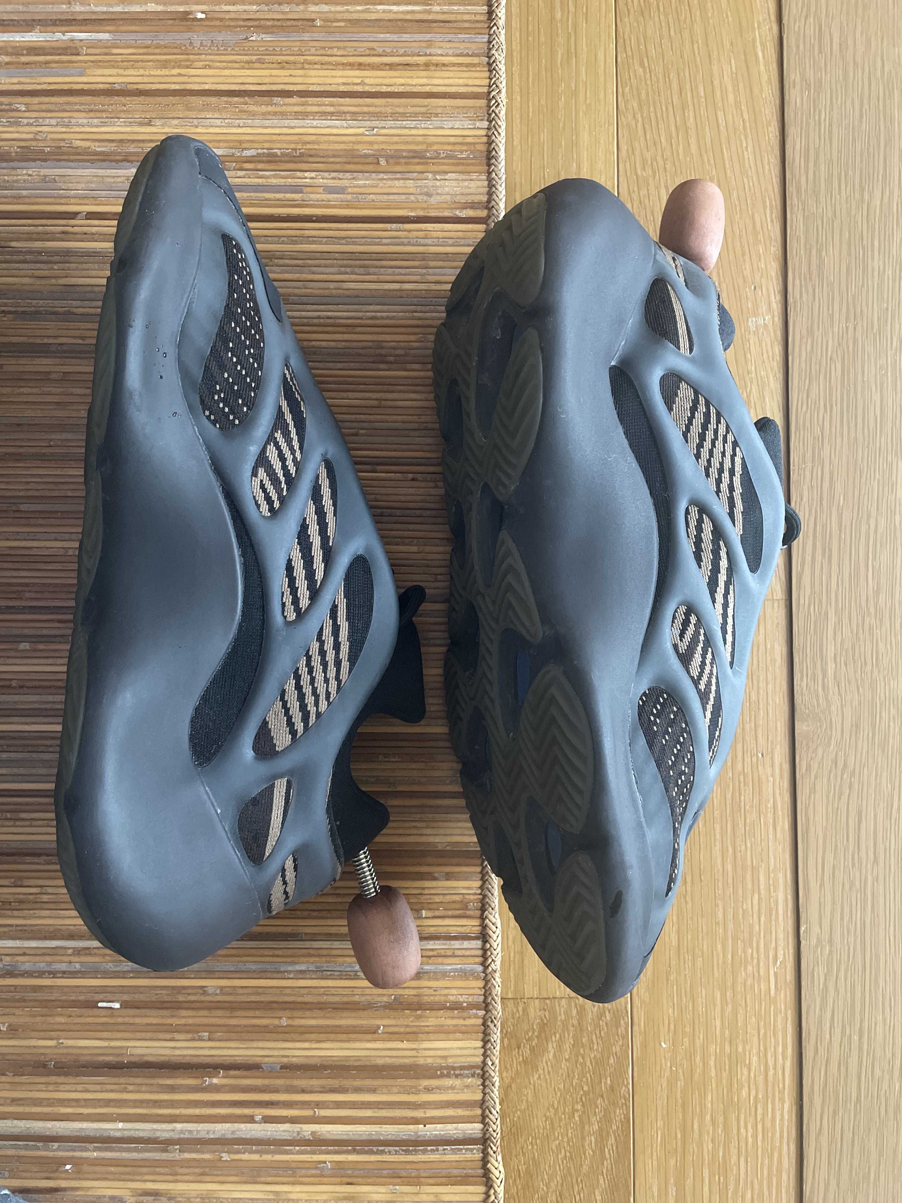 adidas YEEZY 700V3 "Clay Brown"