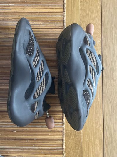 adidas YEEZY 700V3 "Clay Brown"