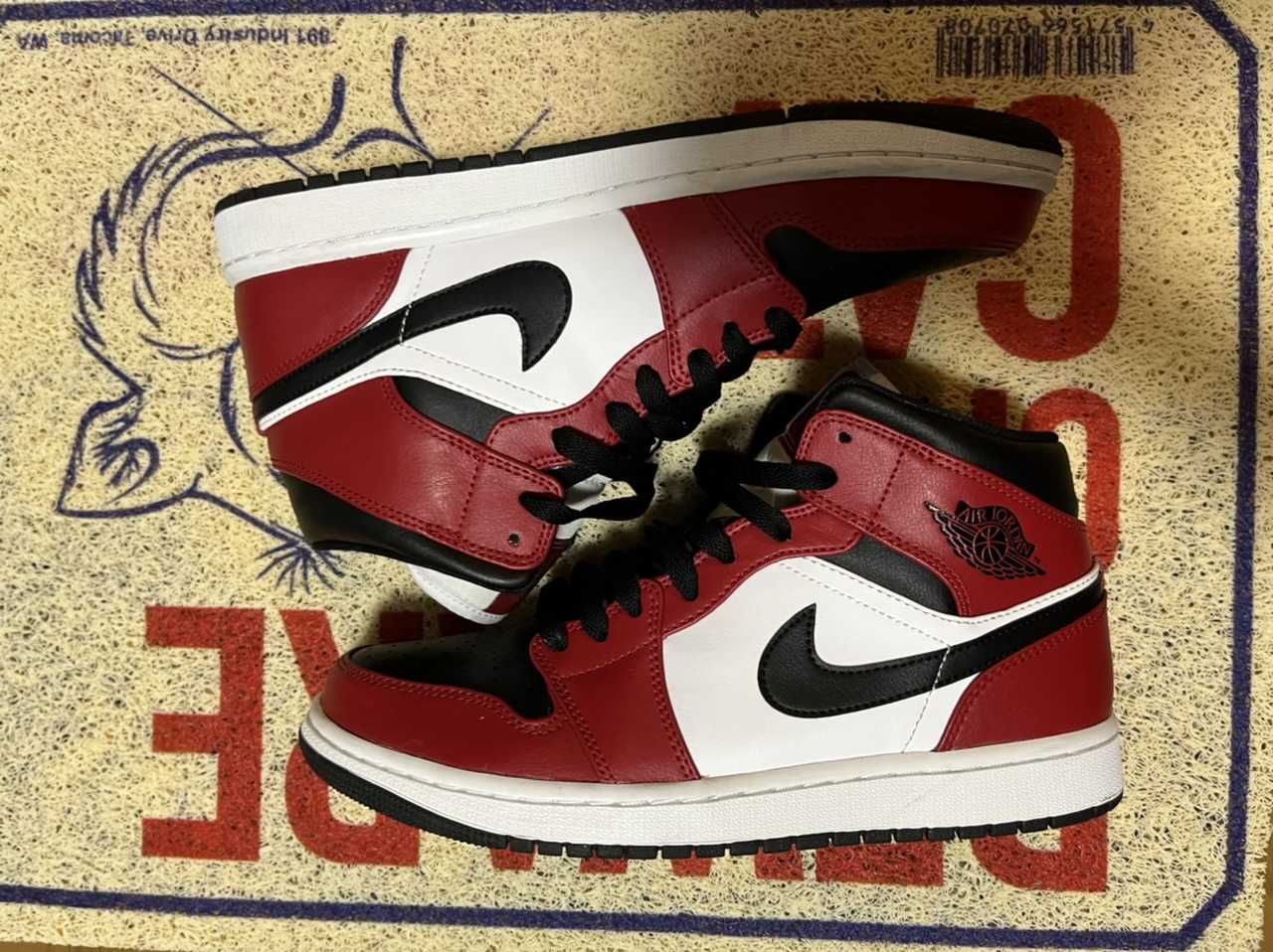 Nike Air Jordan 1 Mid "Chicago Black Toe"