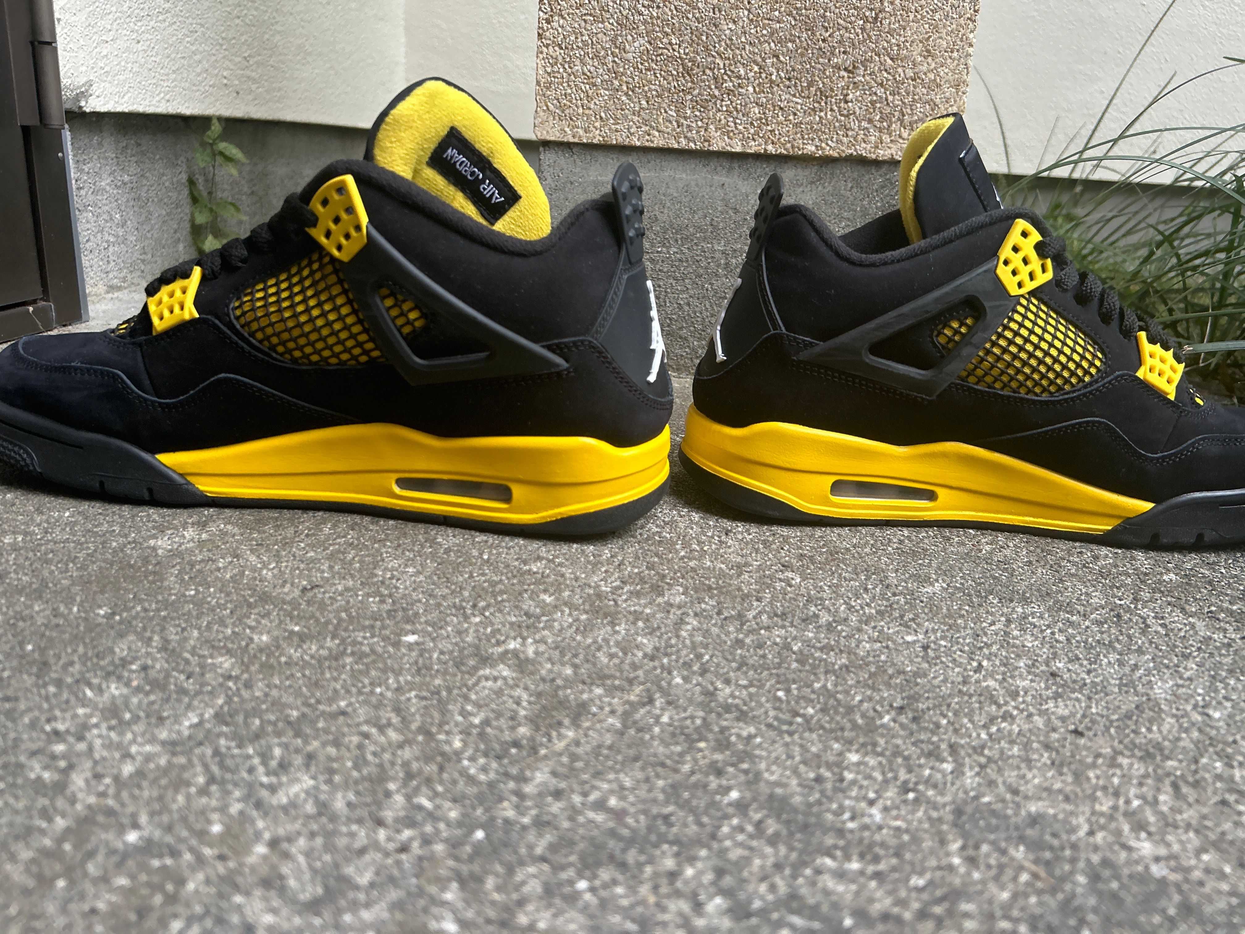 Nike Air Jordan 4 Retro "Thunder"(2023)