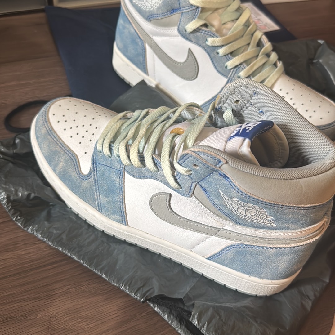 Nike Air Jordan 1 High OG "Hyper Royal"