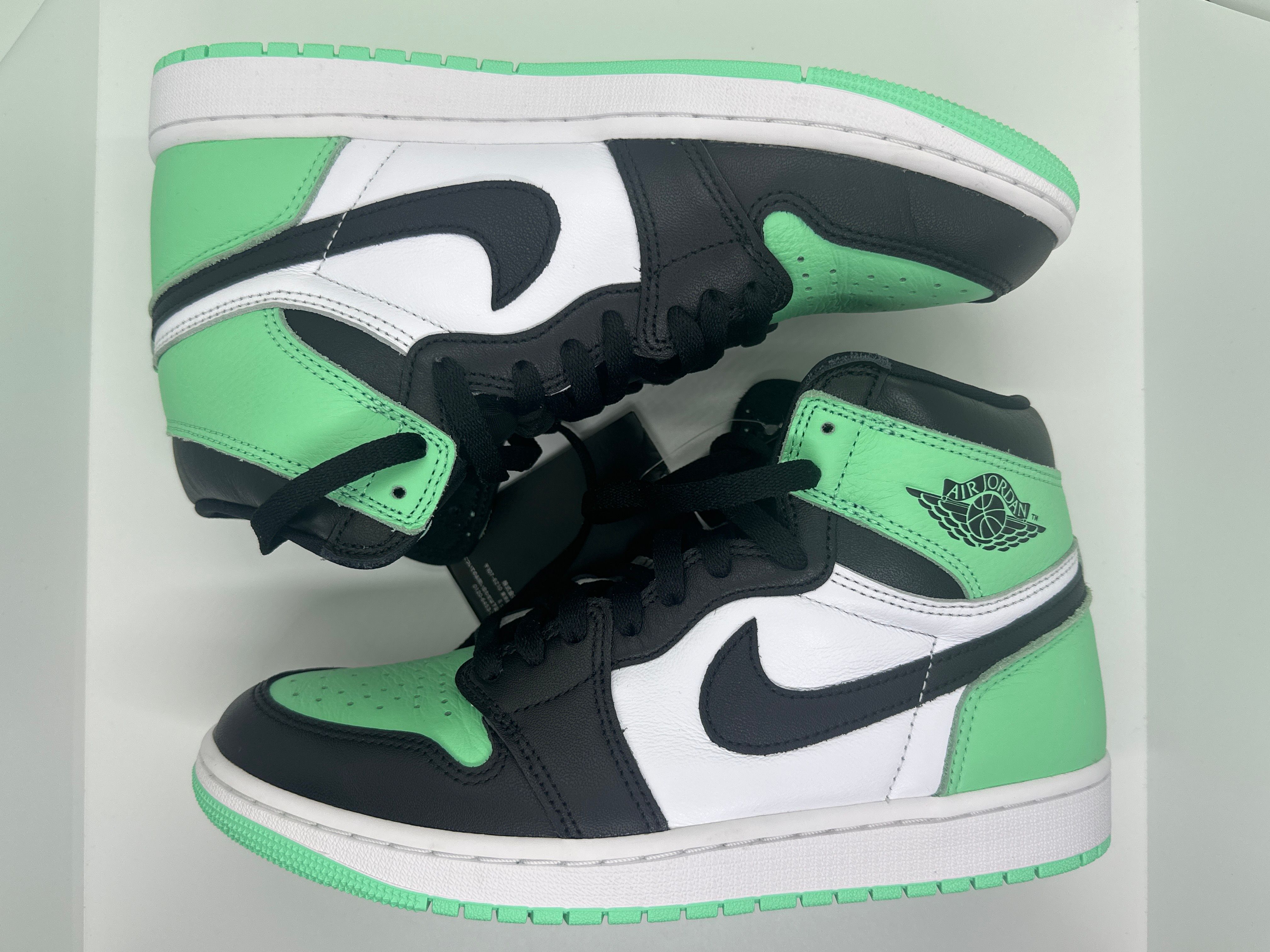 Nike Air Jordan 1 High OG "Green Glow"