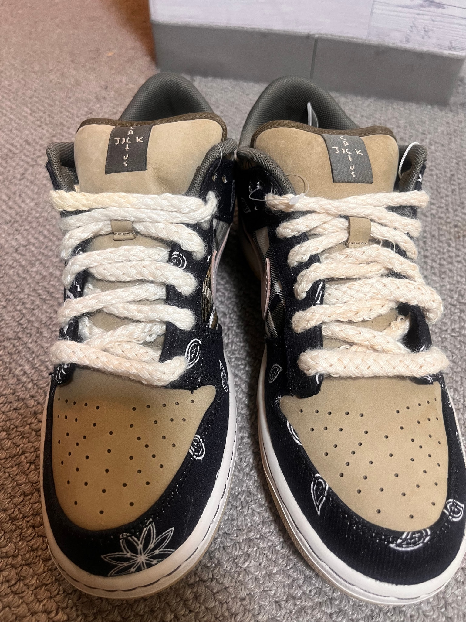 Travis Scott × Nike SB Dunk Low "Black/Parachute Beige"