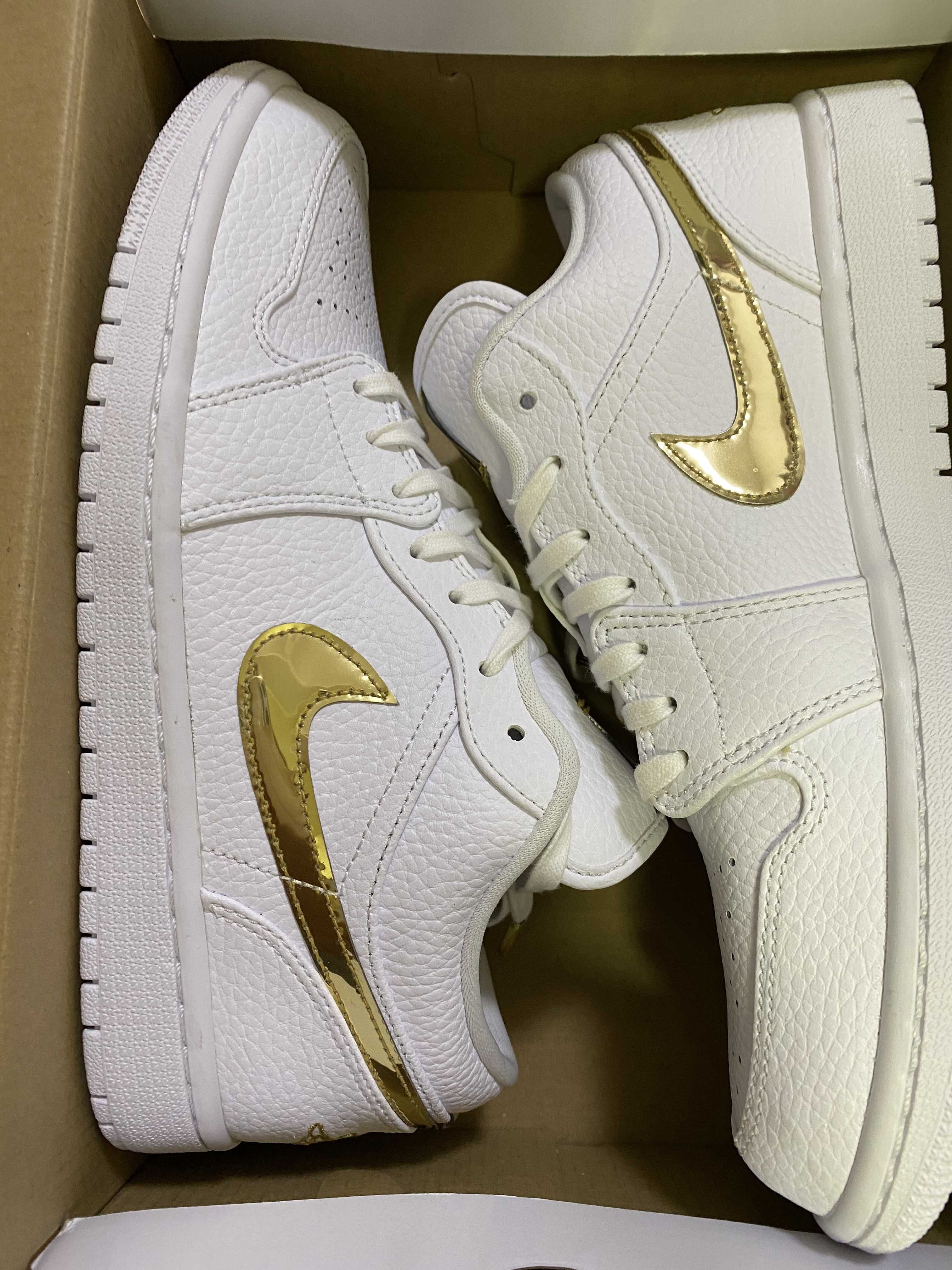 NIKE Women's AIR JORDAN 1 LOW SE "WHITE/GOLD"