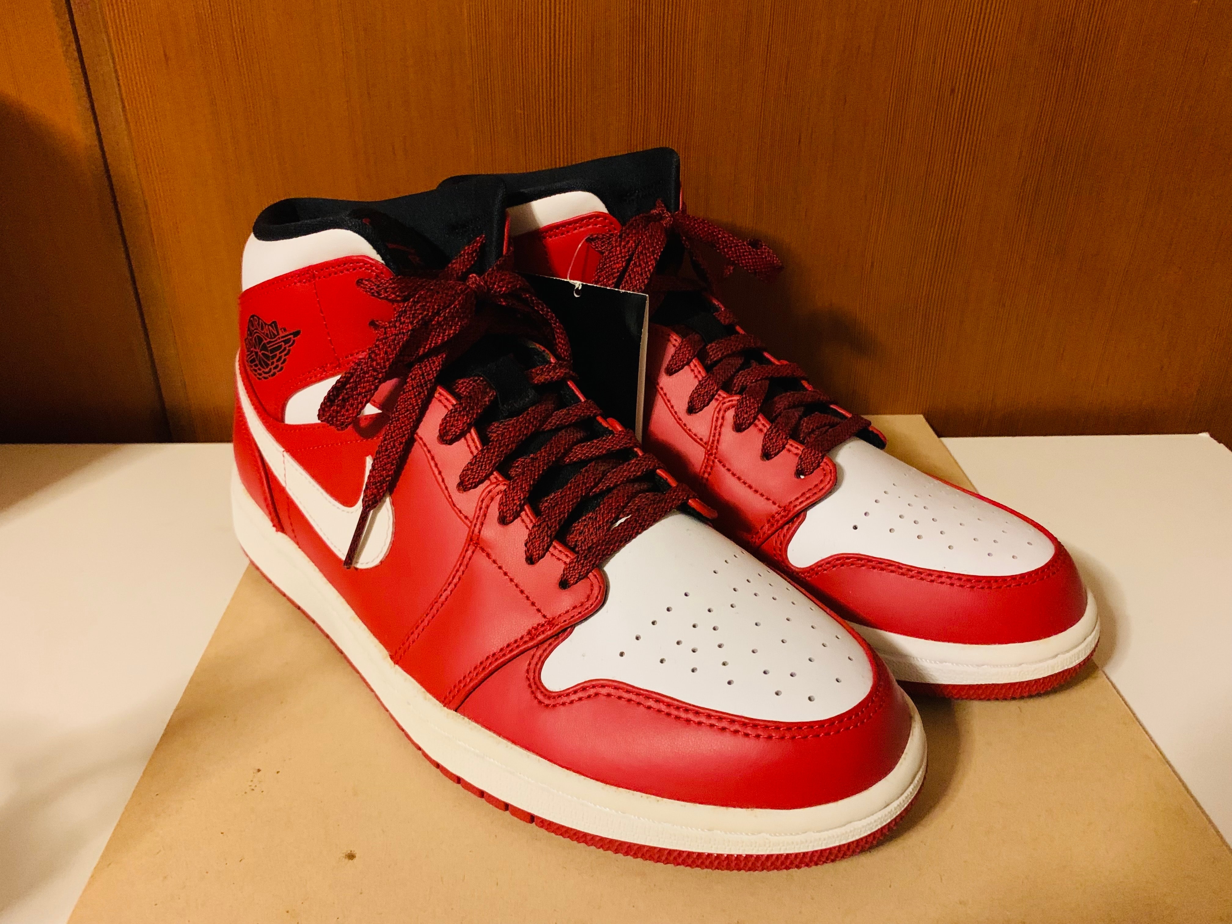 NIKE AIR JORDAN 1 MID CHICAGO