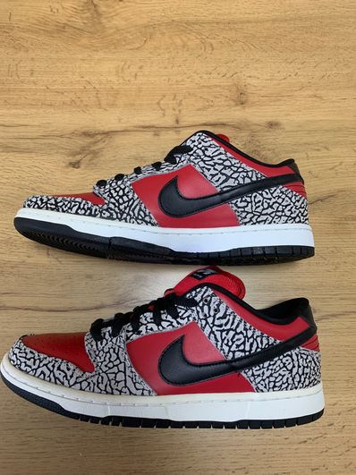 Supreme × Nike SB Dunk Low "Red Cement"(2012)