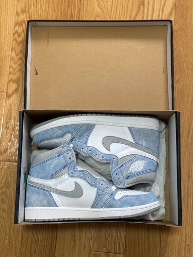 Nike Air Jordan 1 High OG "Hyper Royal"