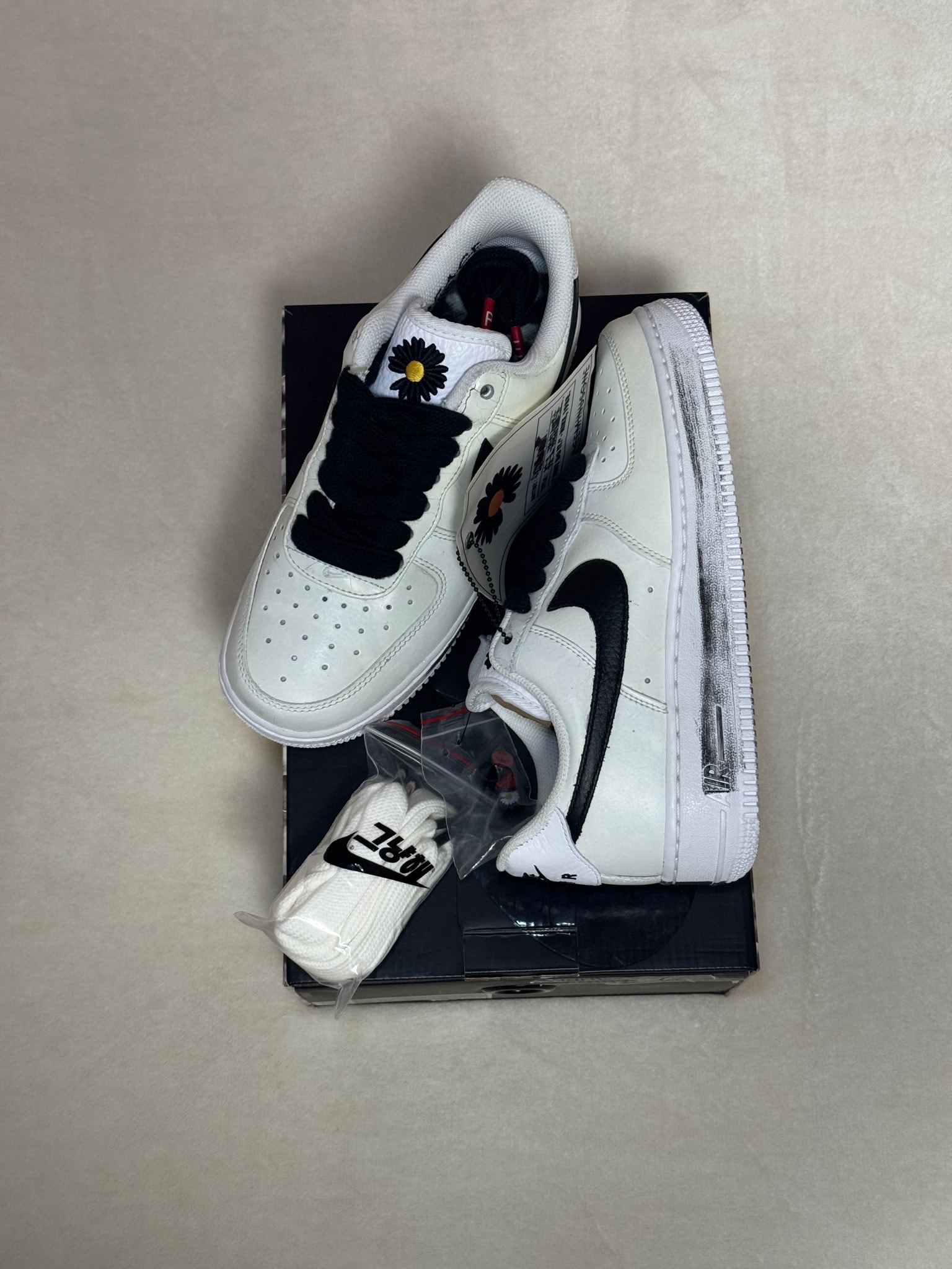 PEACEMINUSONE × Nike Air Force 1 Low "Para-noise/White/Black" / G-DRAGON