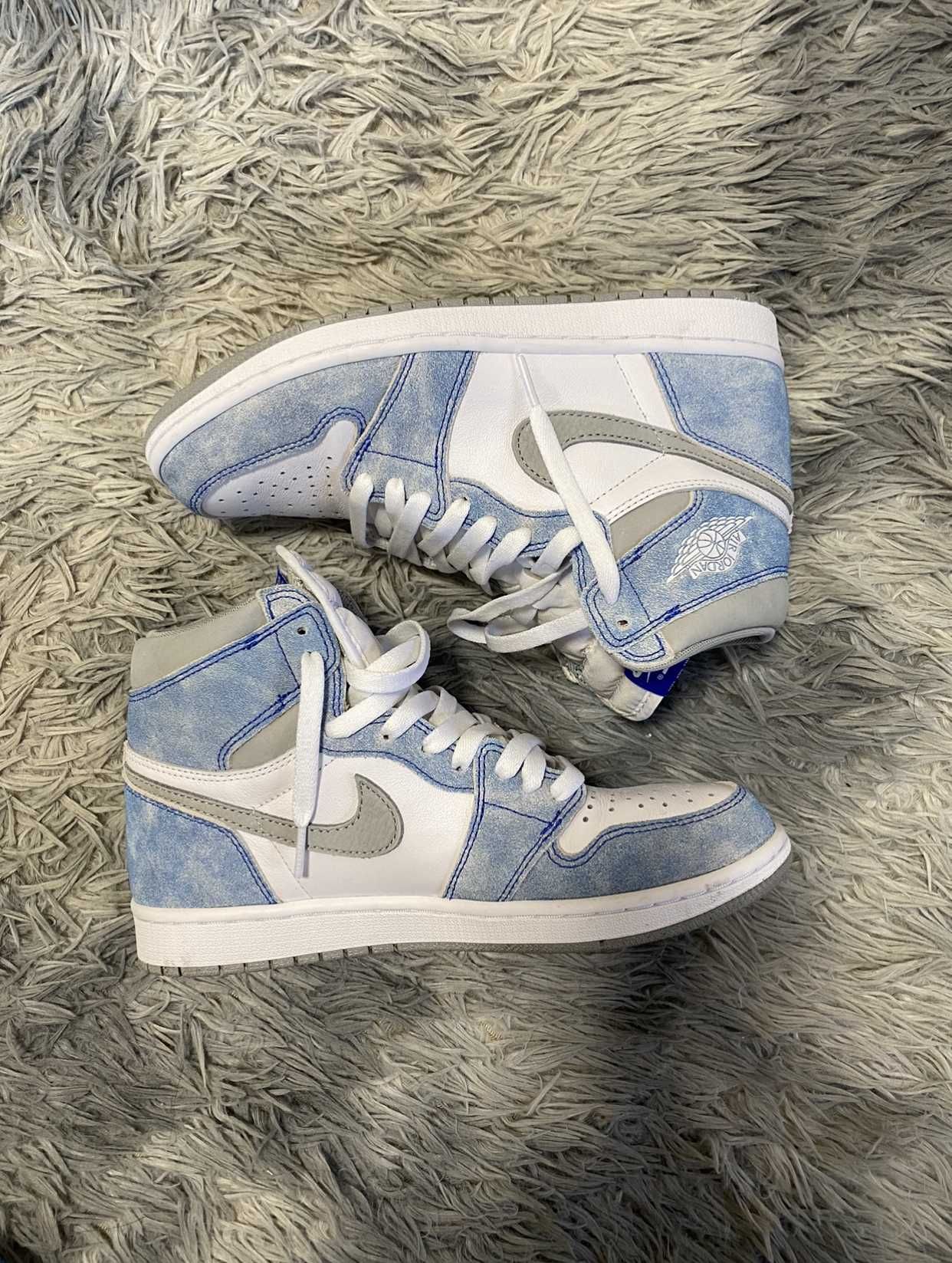 Nike Air Jordan 1 High OG "Hyper Royal"