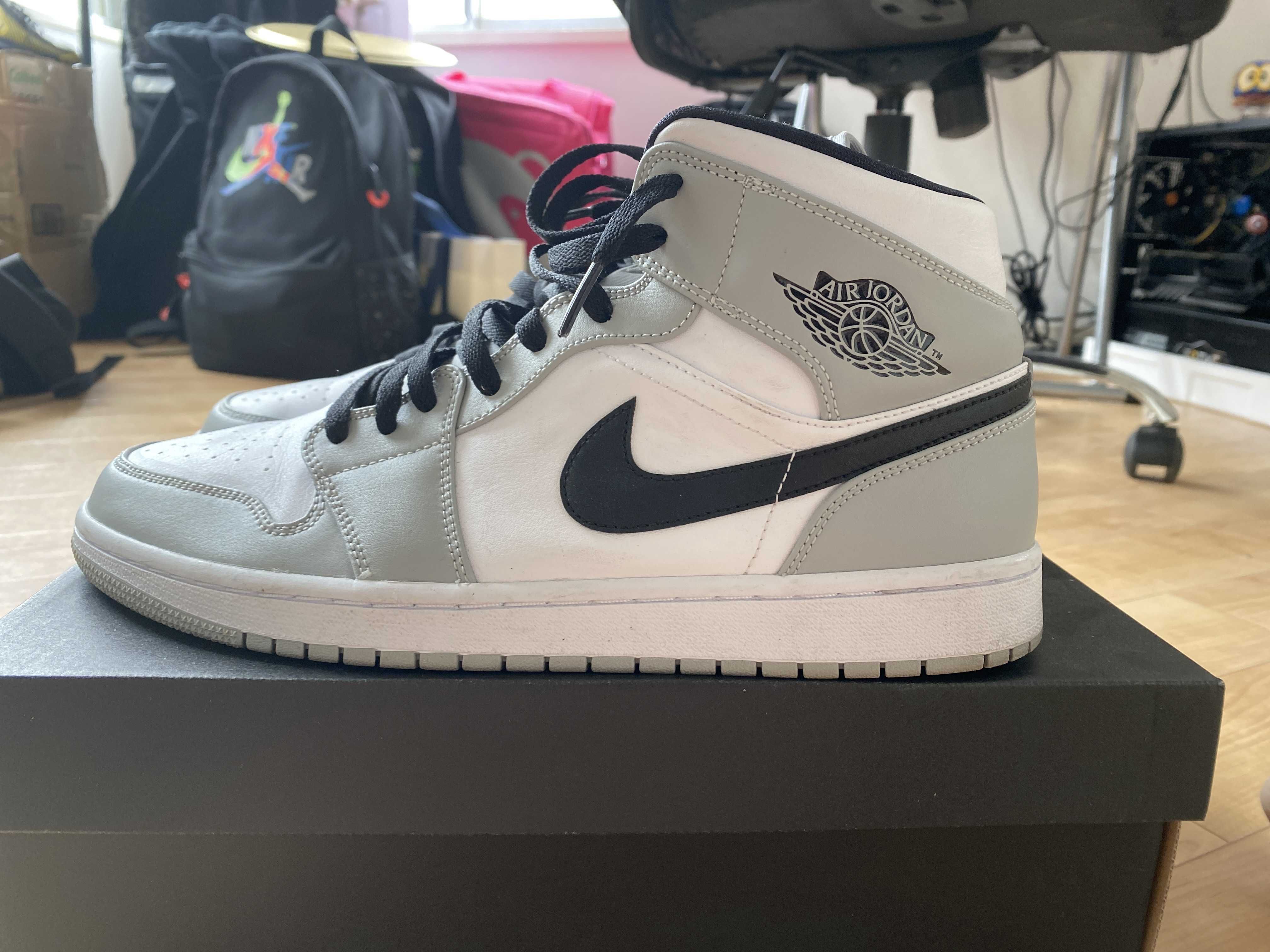 Nike Air Jordan 1 Mid "Light Smoke Grey/White/Black"