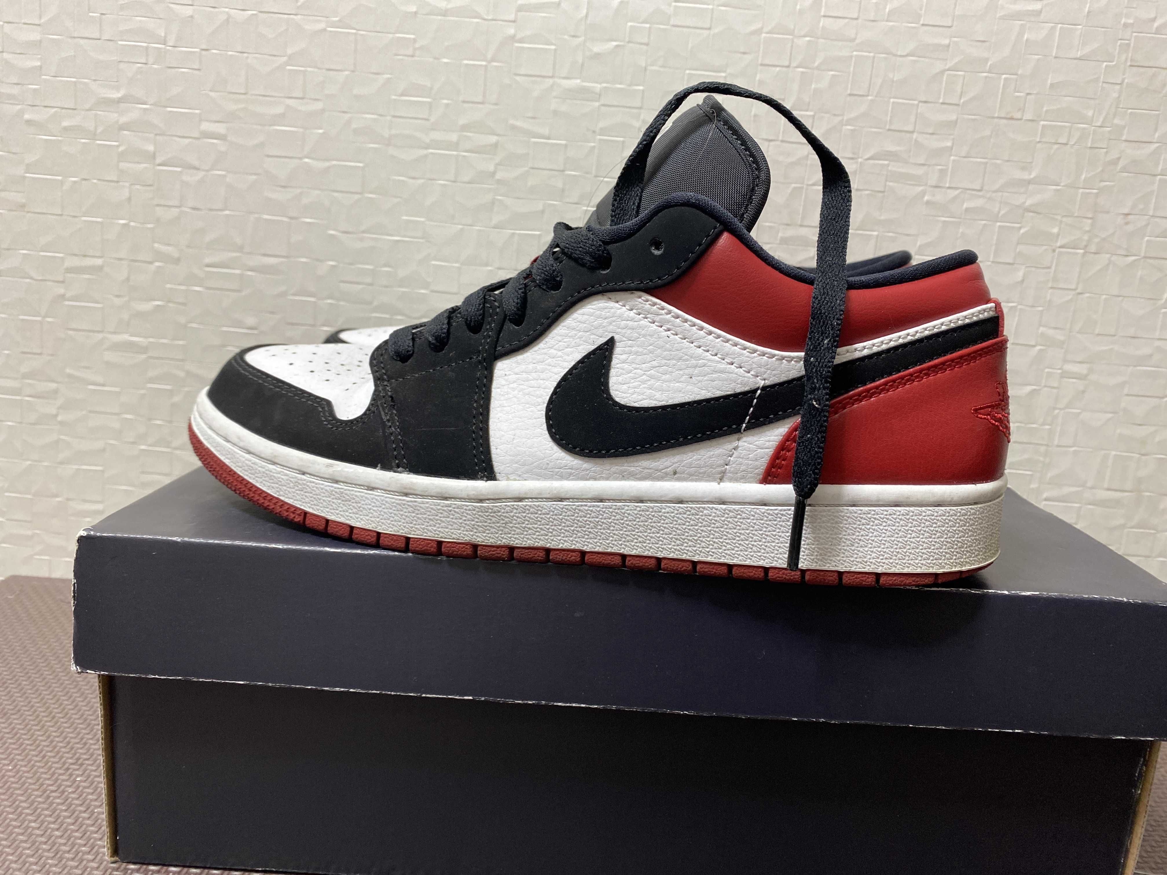 Nike Air Jordan 1 Low "Black Toe"