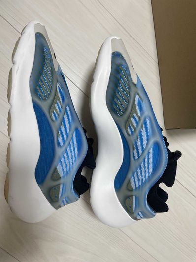 adidas YEEZY 700 V3 "Arzareth"