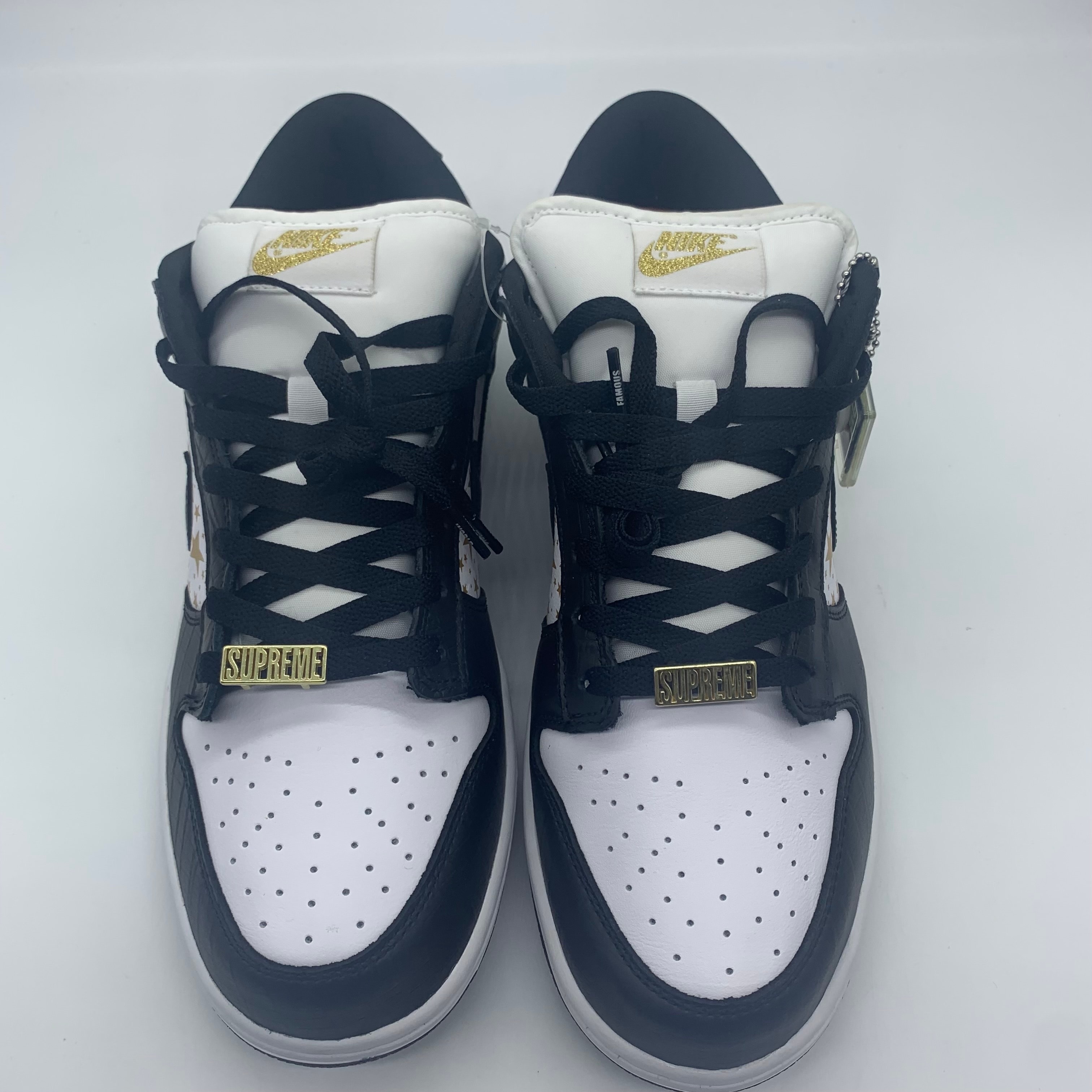 Supreme × Nike SB Dunk Low OG QS Gold Stars "White/Black"