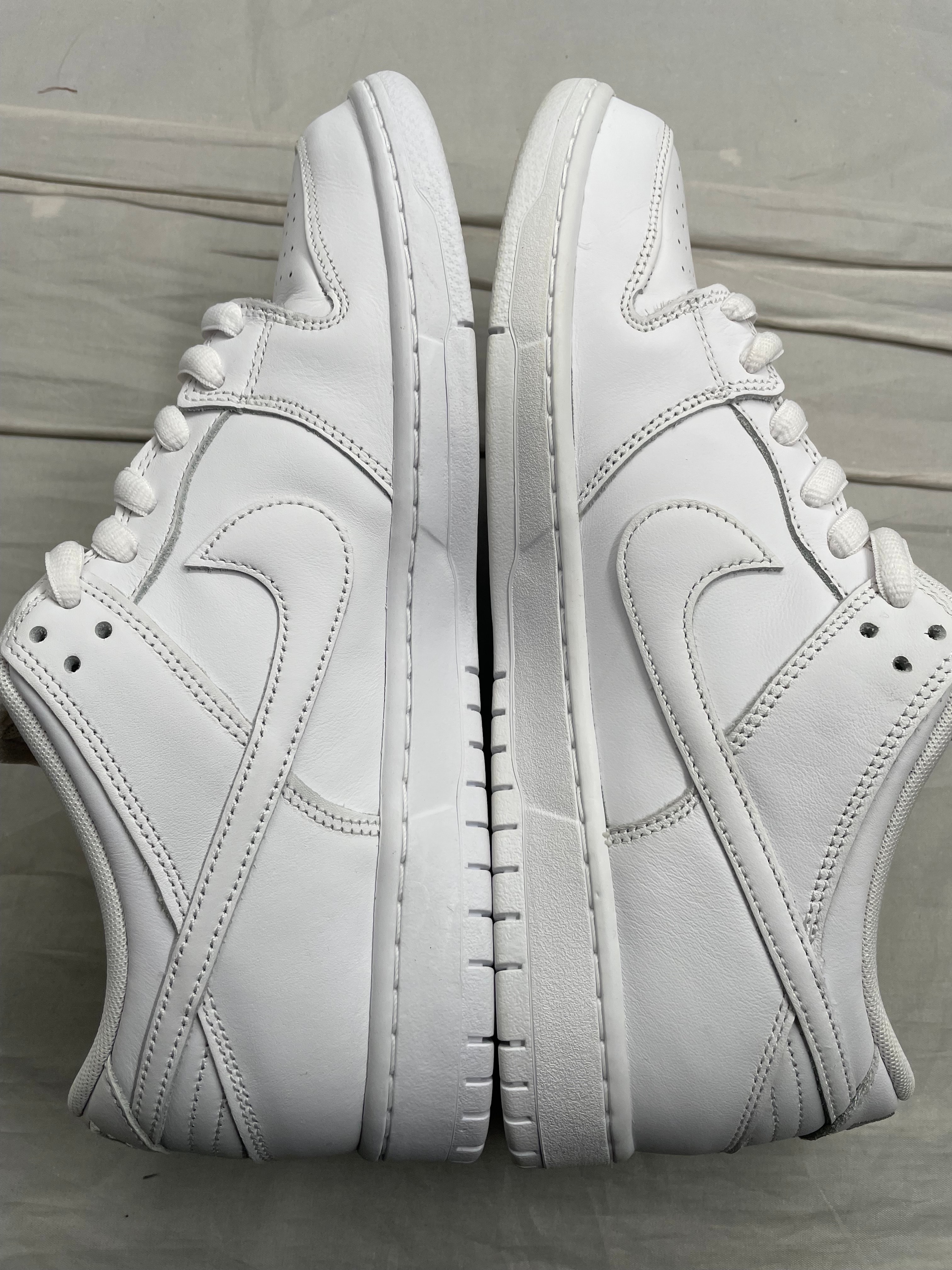 Nike SB Dunk Low Pro ISO "Triple White"
