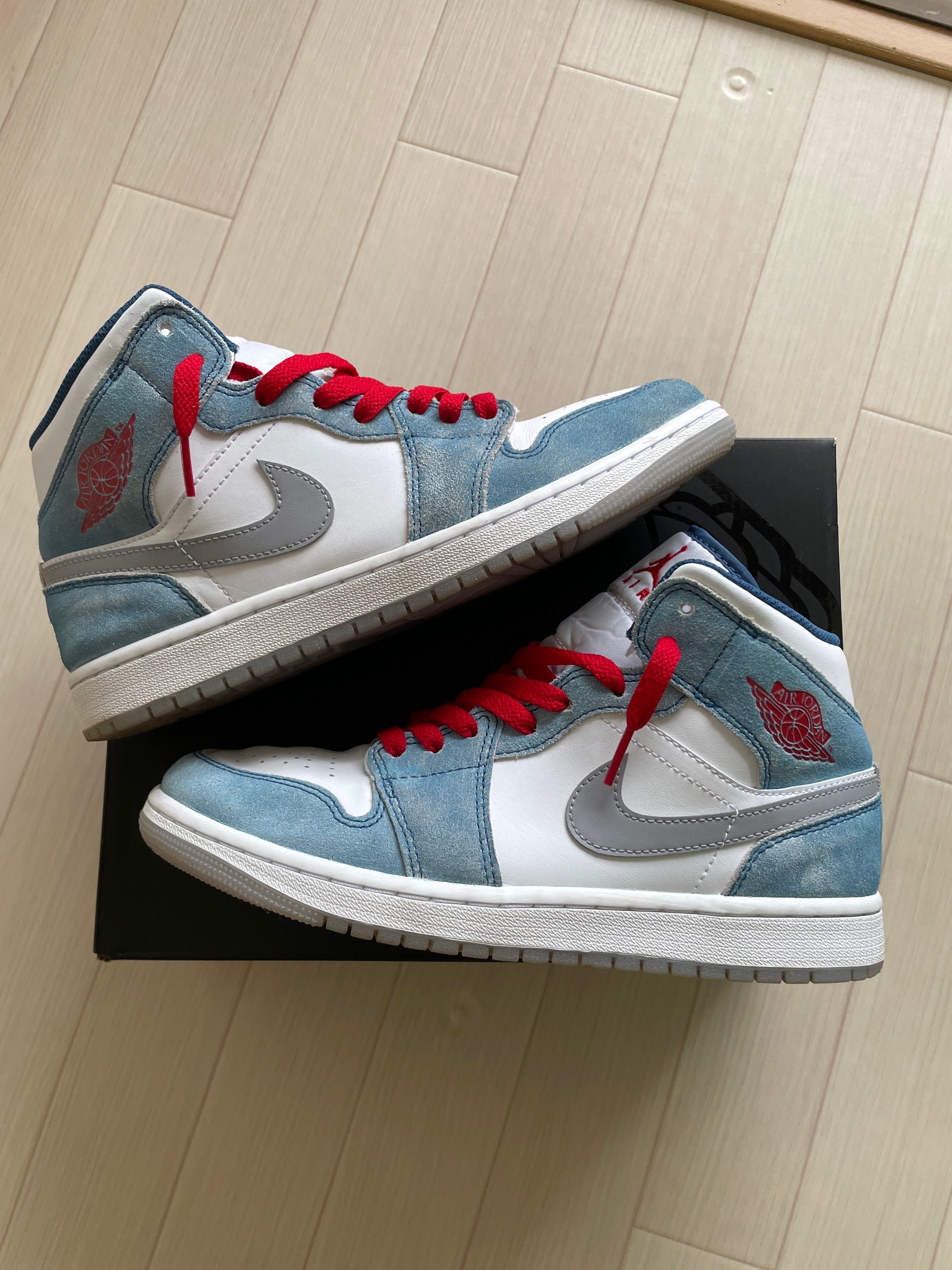 Nike Air Jordan 1 Mid SE "White/Hyper Royal/Red"