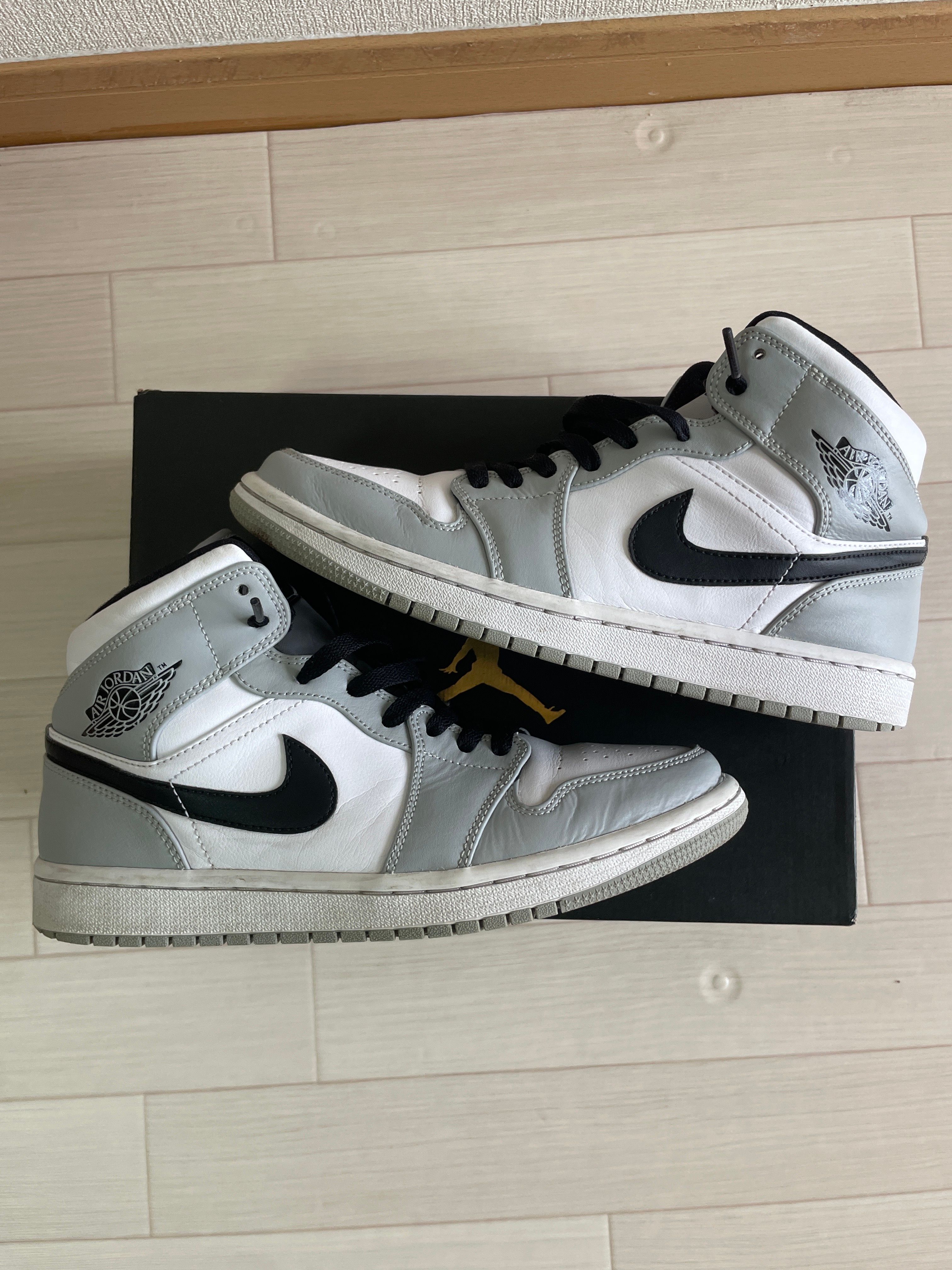 Nike Air Jordan 1 Mid "Light Smoke Grey/White/Black"