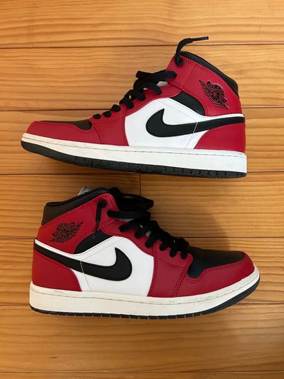 Nike Air Jordan 1 Mid "Chicago Black Toe"