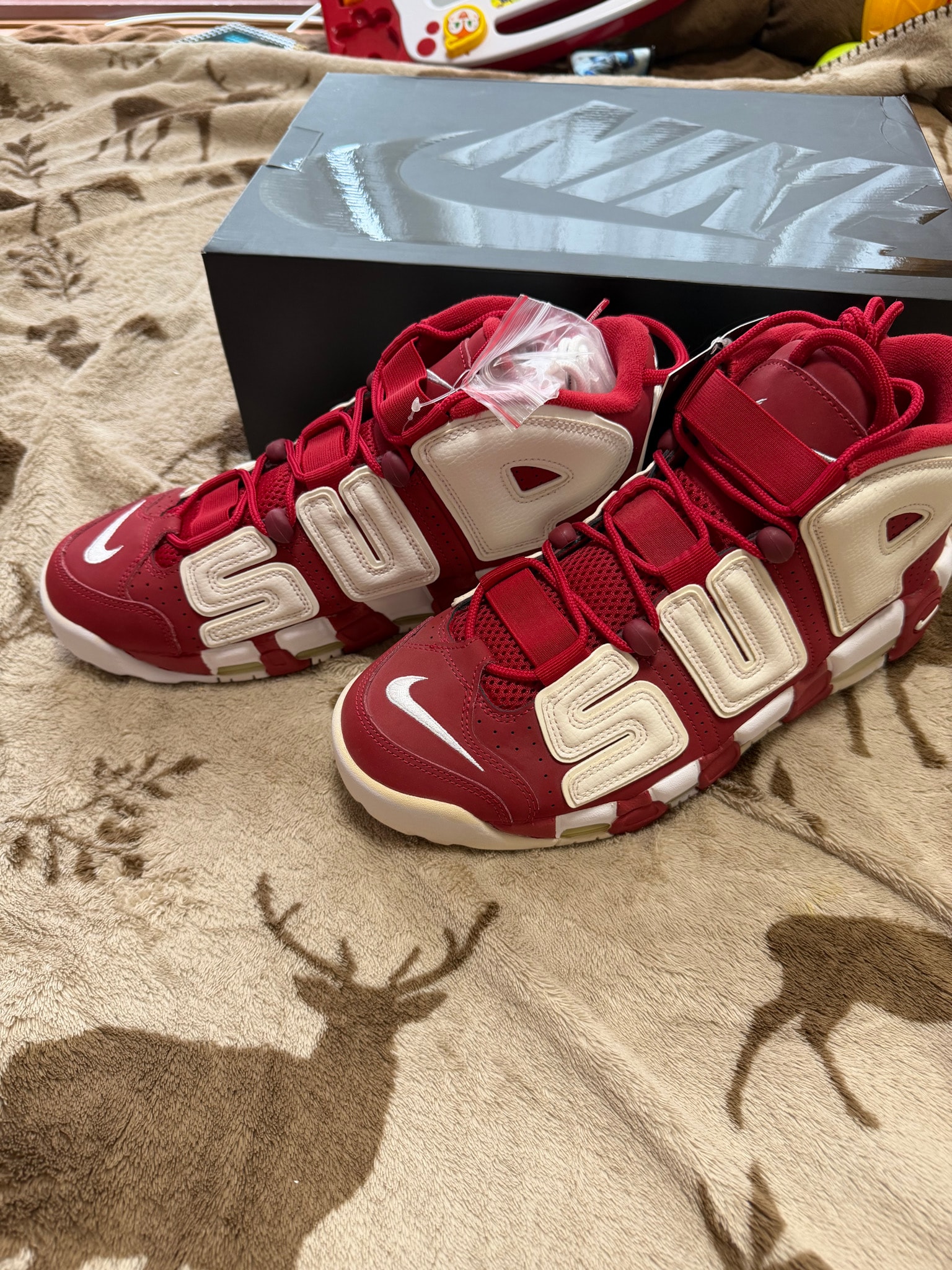Supreme × Nike Air More Uptempo "White/Red"
