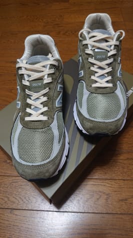 エメレオンドレ × ニューバランス 990V4 "トゥルーカモ"