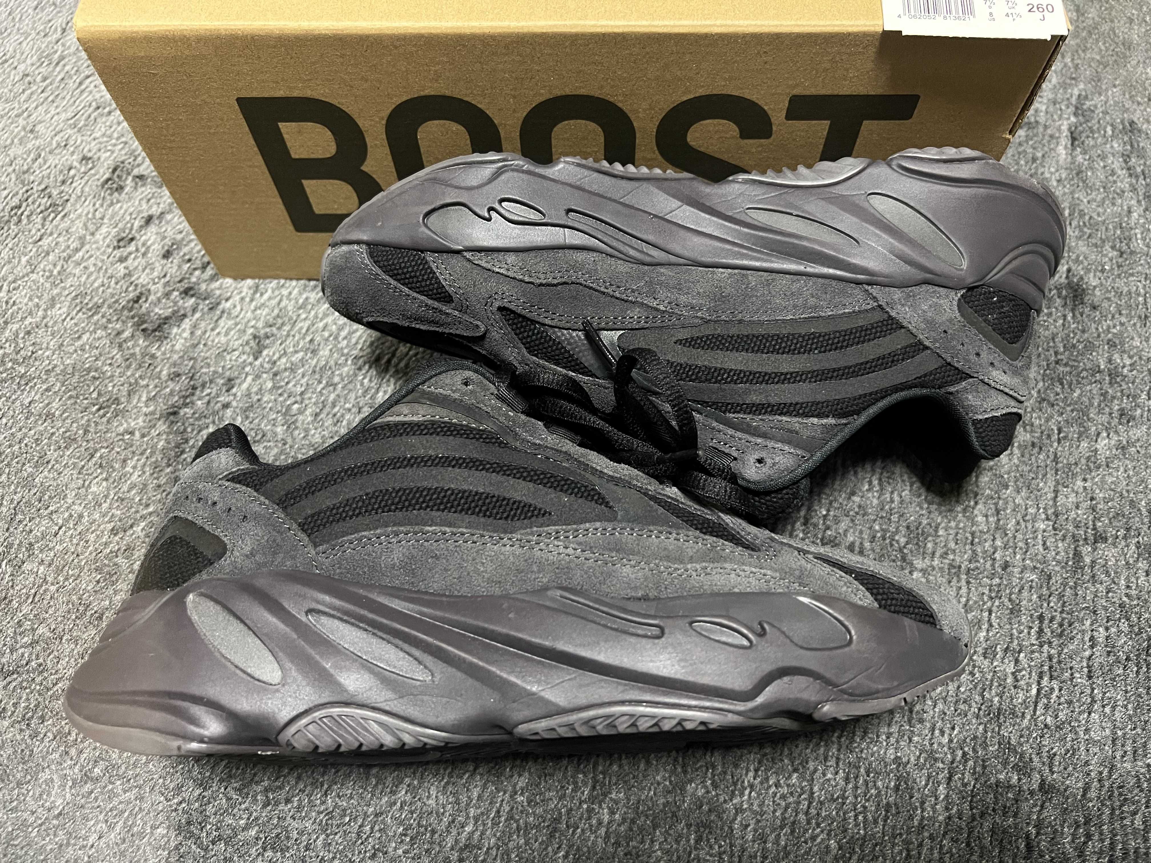 adidas YEEZY BOOST 700 V2 "Vanta"