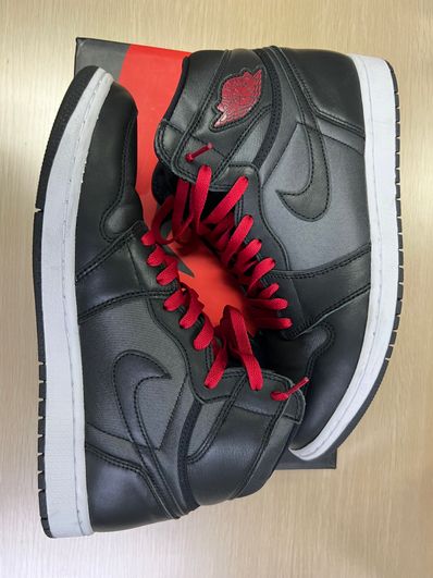 Nike Air Jordan 1 Retro High OG "Black/Metallic Silver/Gym Red"