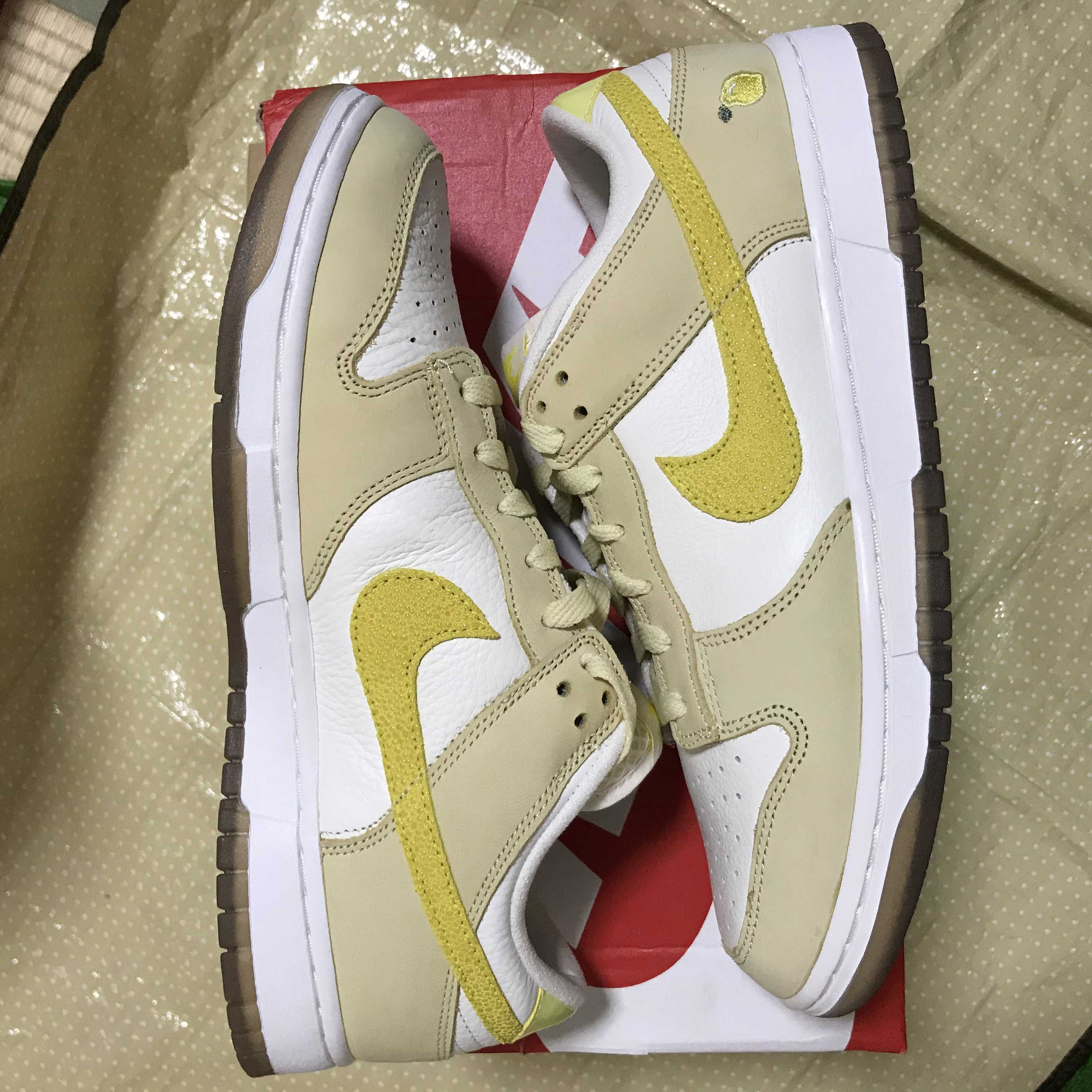 NIKE Women's DUNK LOW "LEMON DROP"