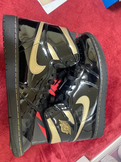 Nike Air Jordan 1 High OG "Black-Metalic Gold"