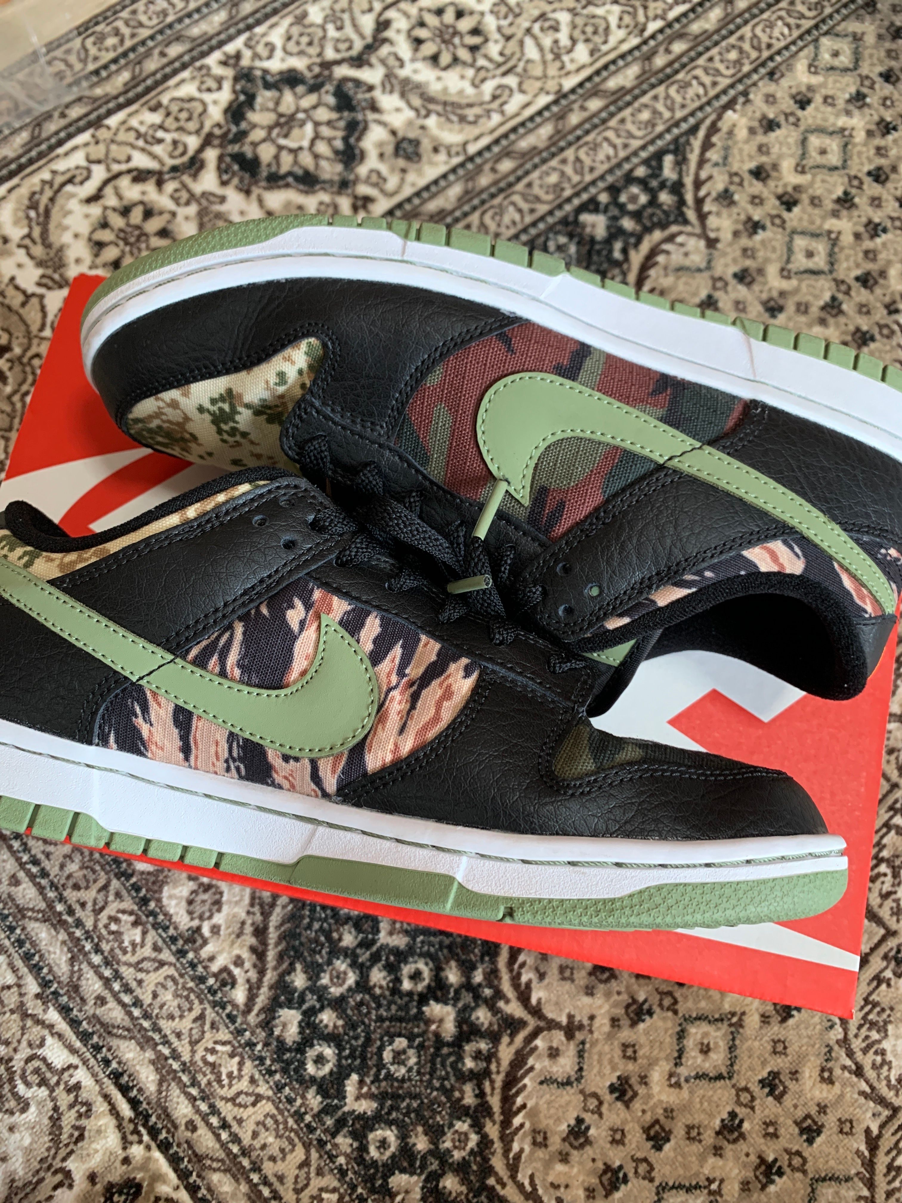 NIKE DUNK LOW SE "BLACK MULTI CAMO"