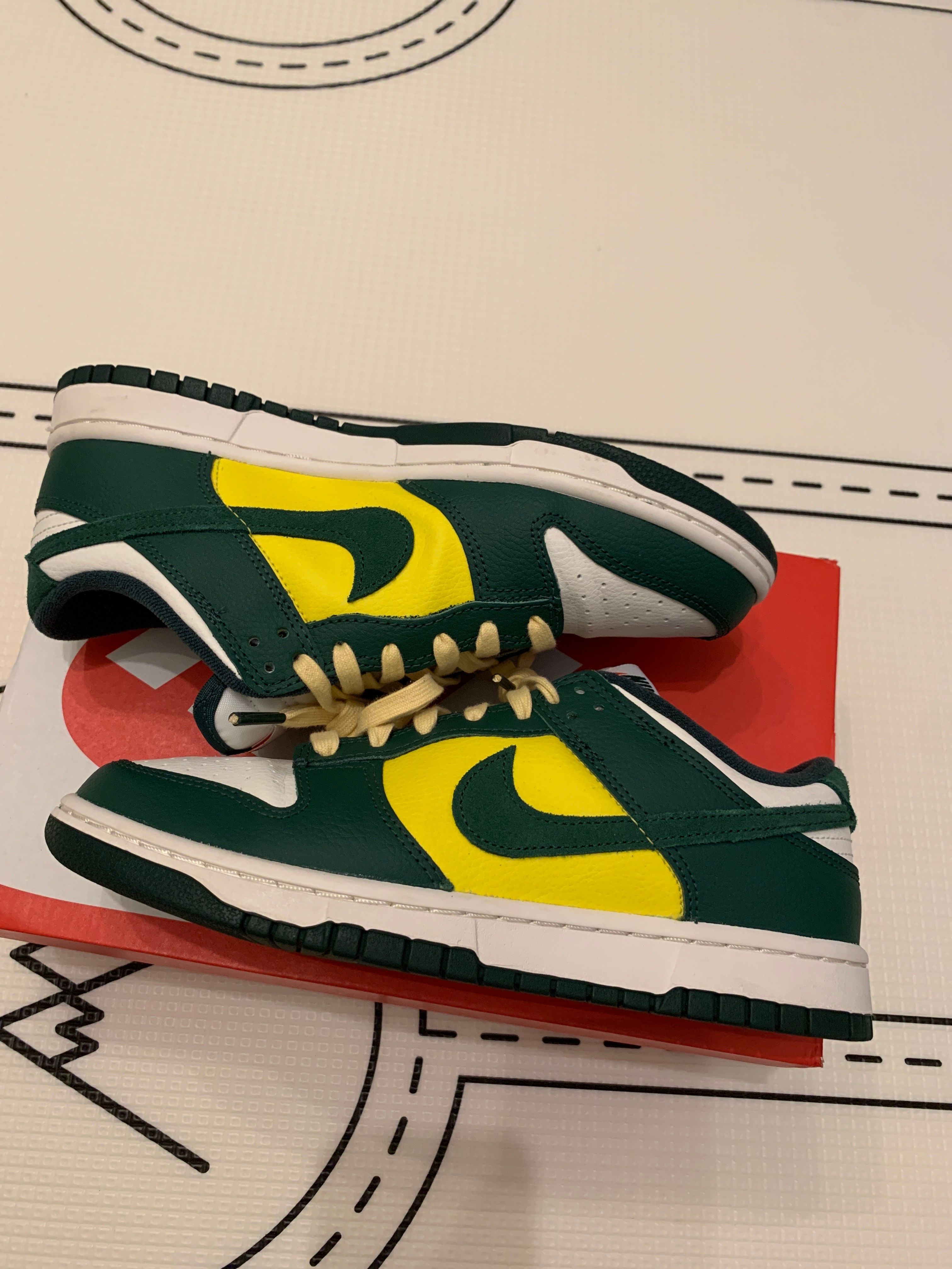 Nike Women's Dunk Low SE "Noble Green"