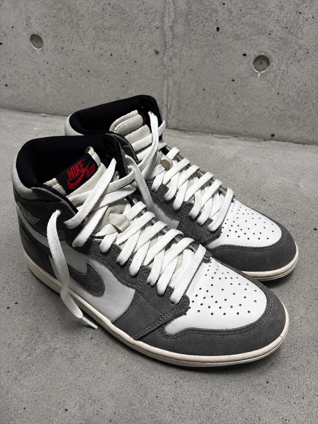 Nike Air Jordan 1 Retro High OG "Black and Smoke Grey"