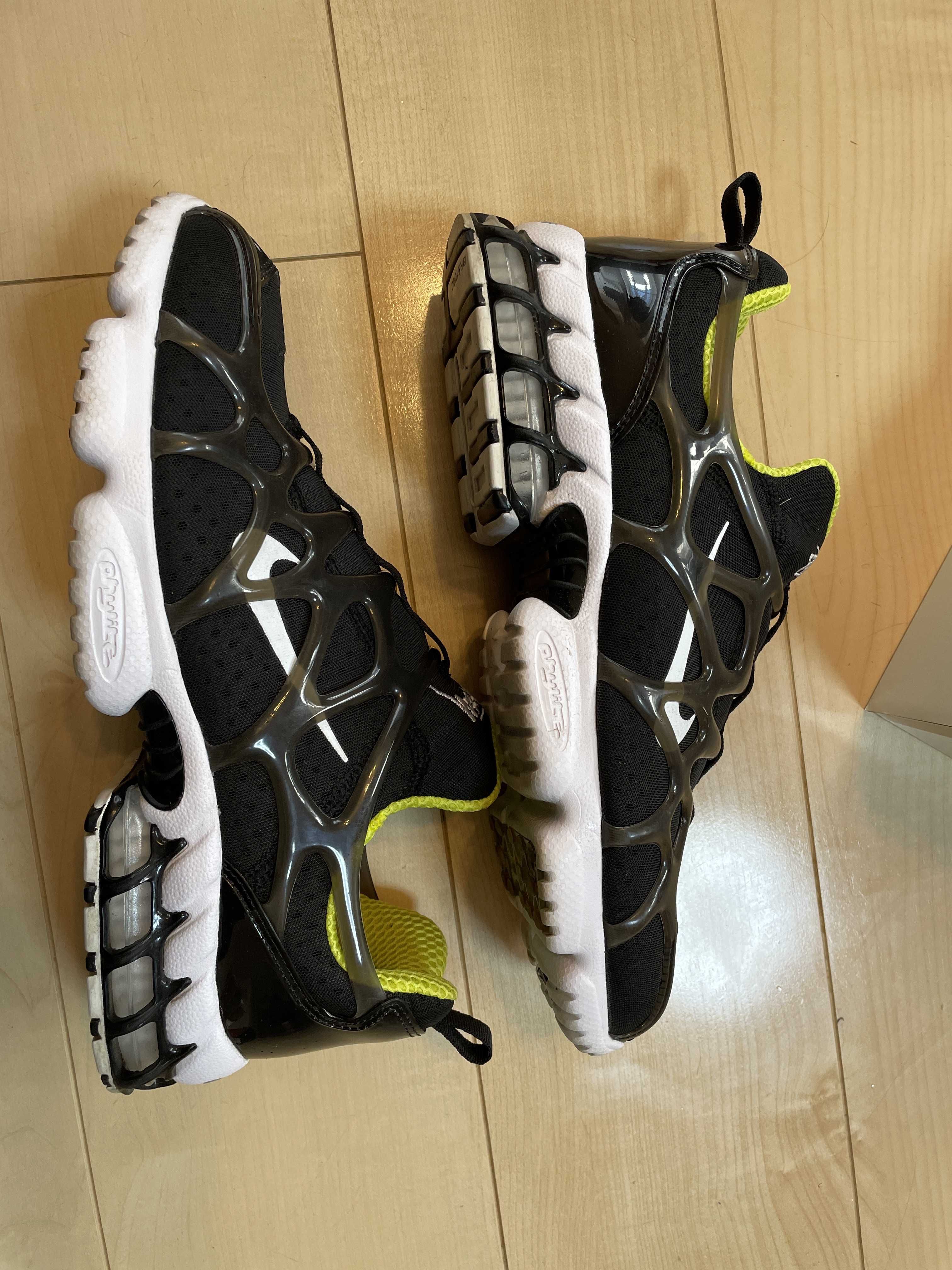 Stussy x Nike Air Zoom Kukini "Black/White/Bright Cactus"