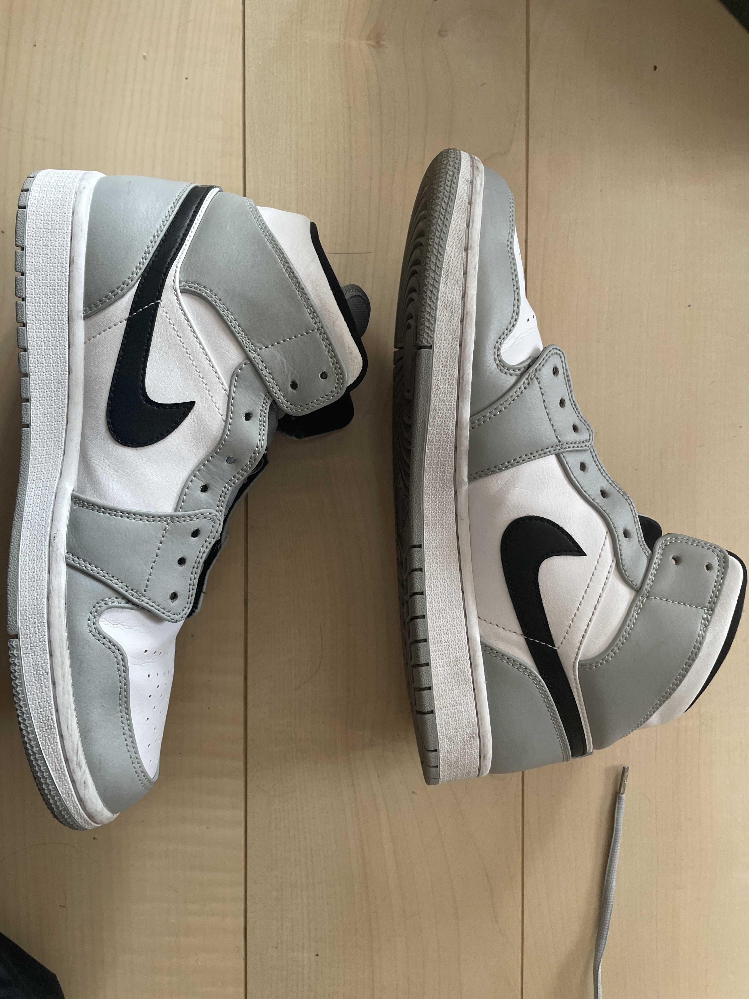 Nike Air Jordan 1 Mid "Light Smoke Grey/White/Black"